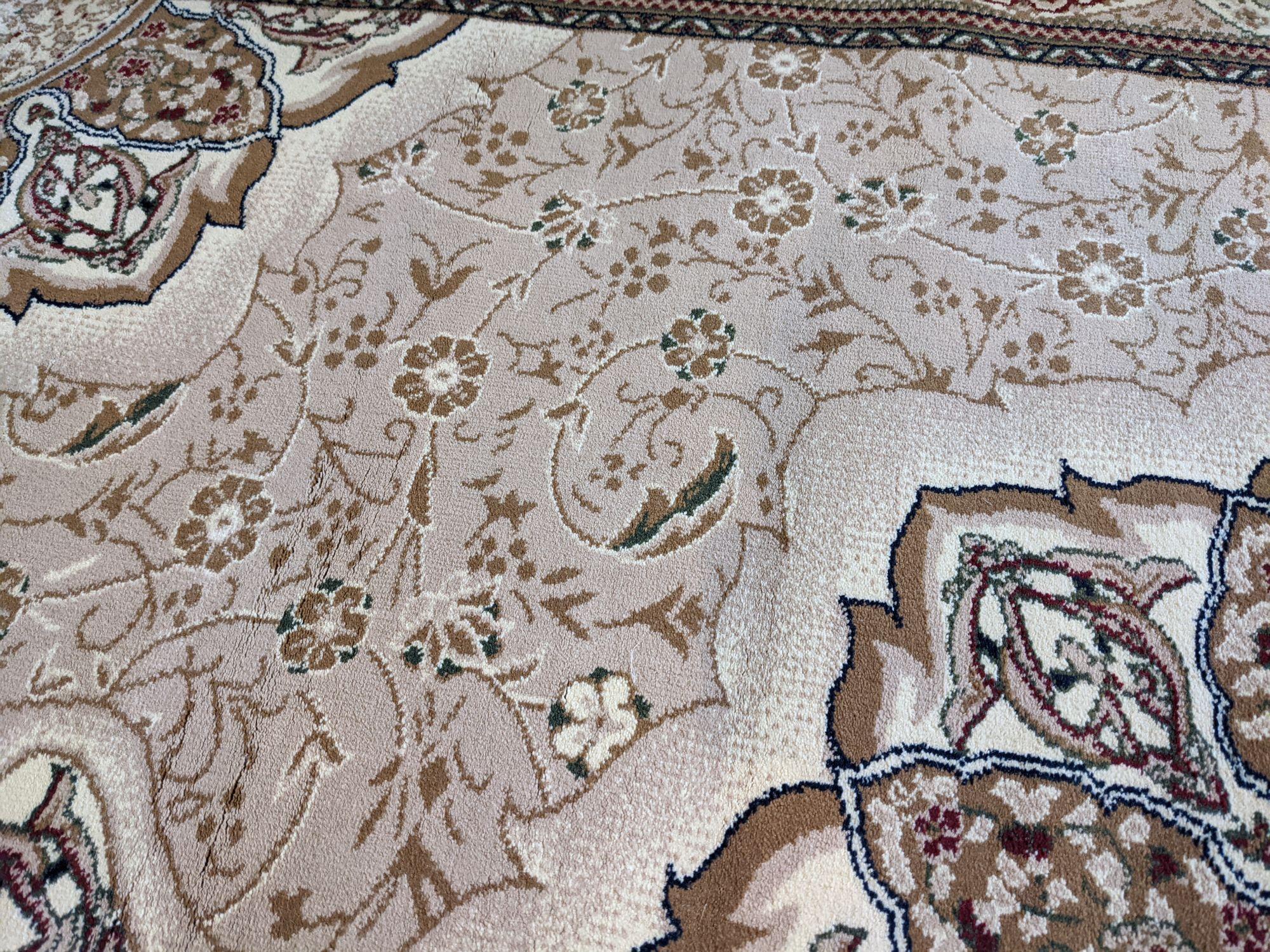 Benevolence T03 Beige Traditional Medallion design