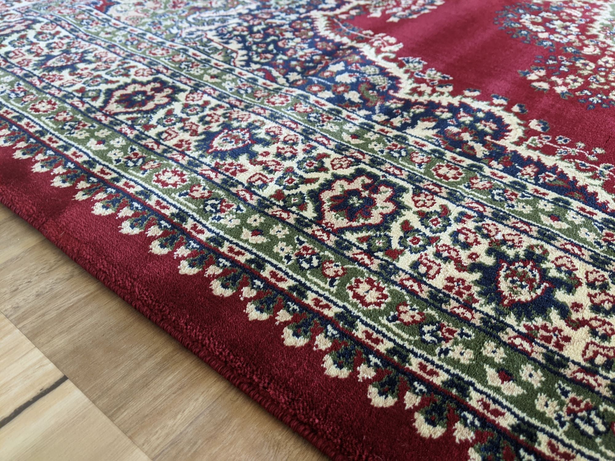 Benevolence Ladik Bordo Red rug
