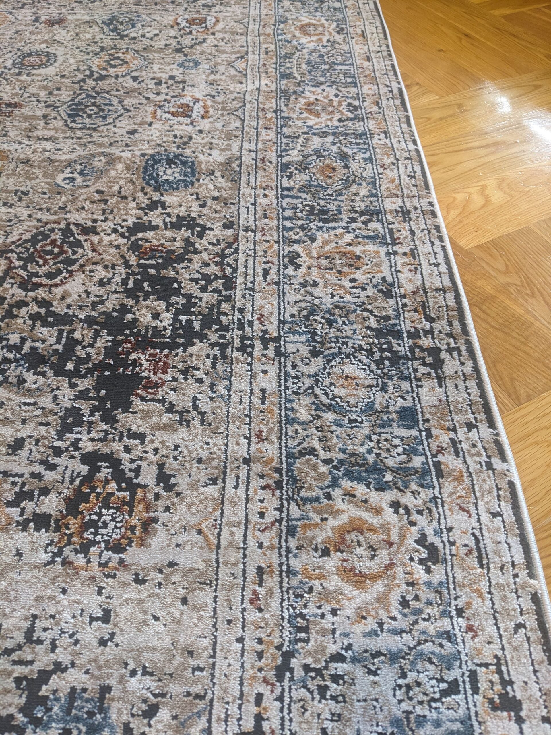 01 Dahlia transitional rug
