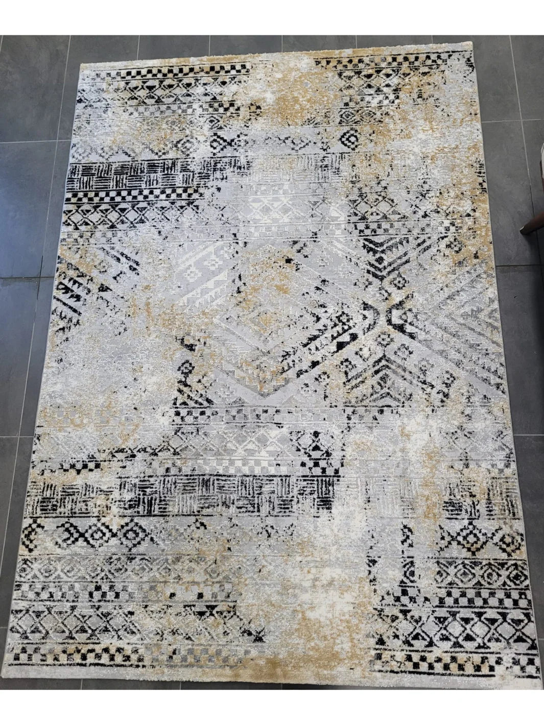 Alissa 736 grey black Tribal rug