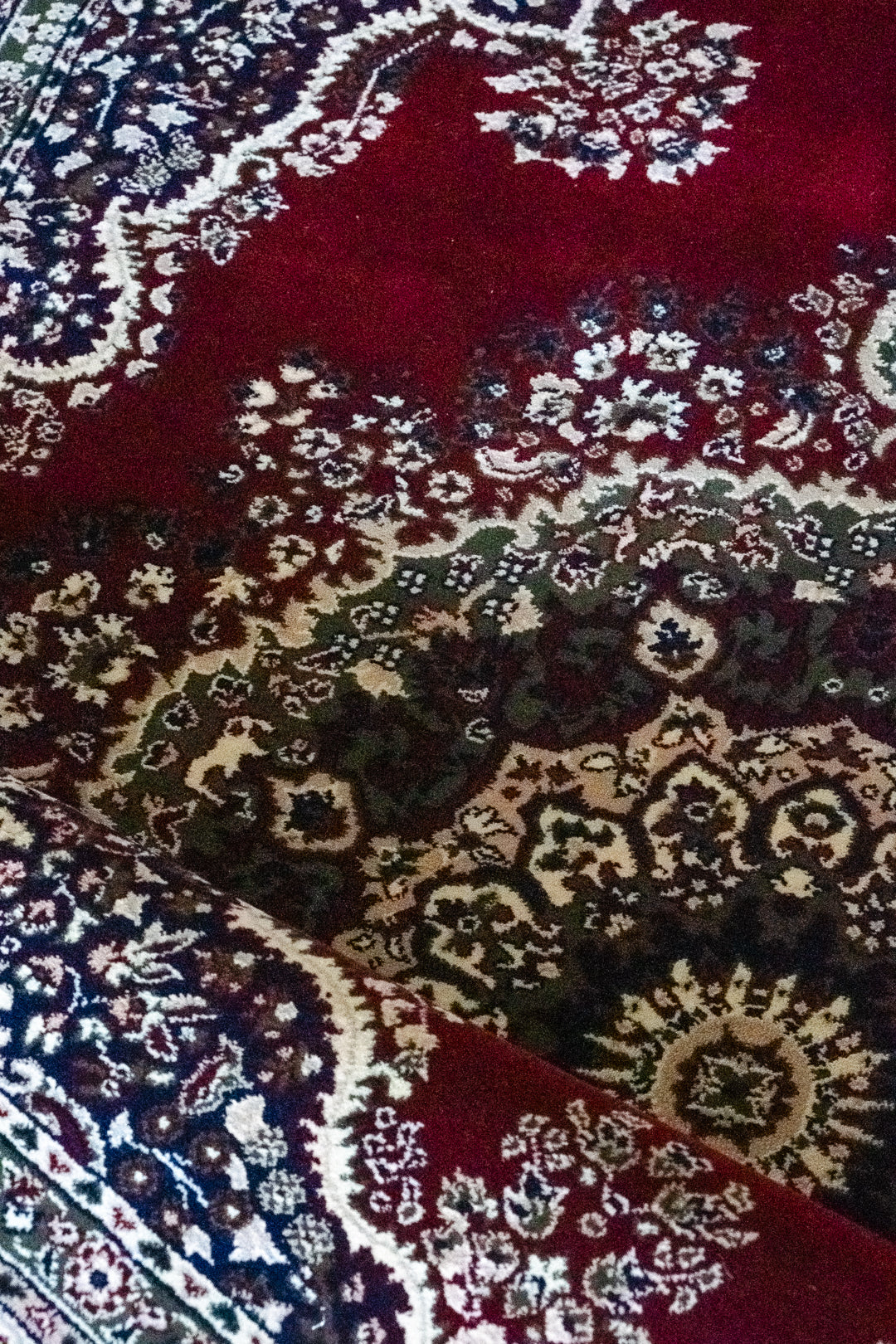 Benevolence Ladik Bordo Red rug