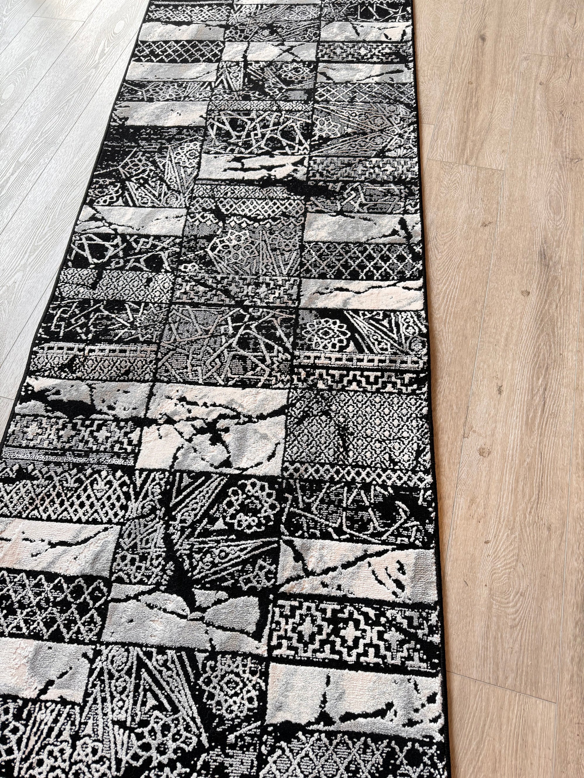 697 black Deluxe patchworks runner 80 cm Wide