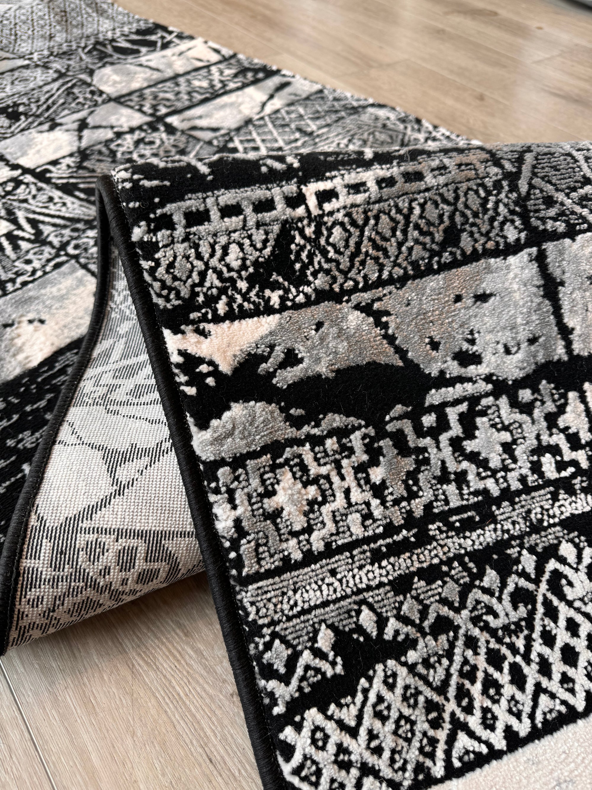 697 black Deluxe patchworks runner 80 cm Wide