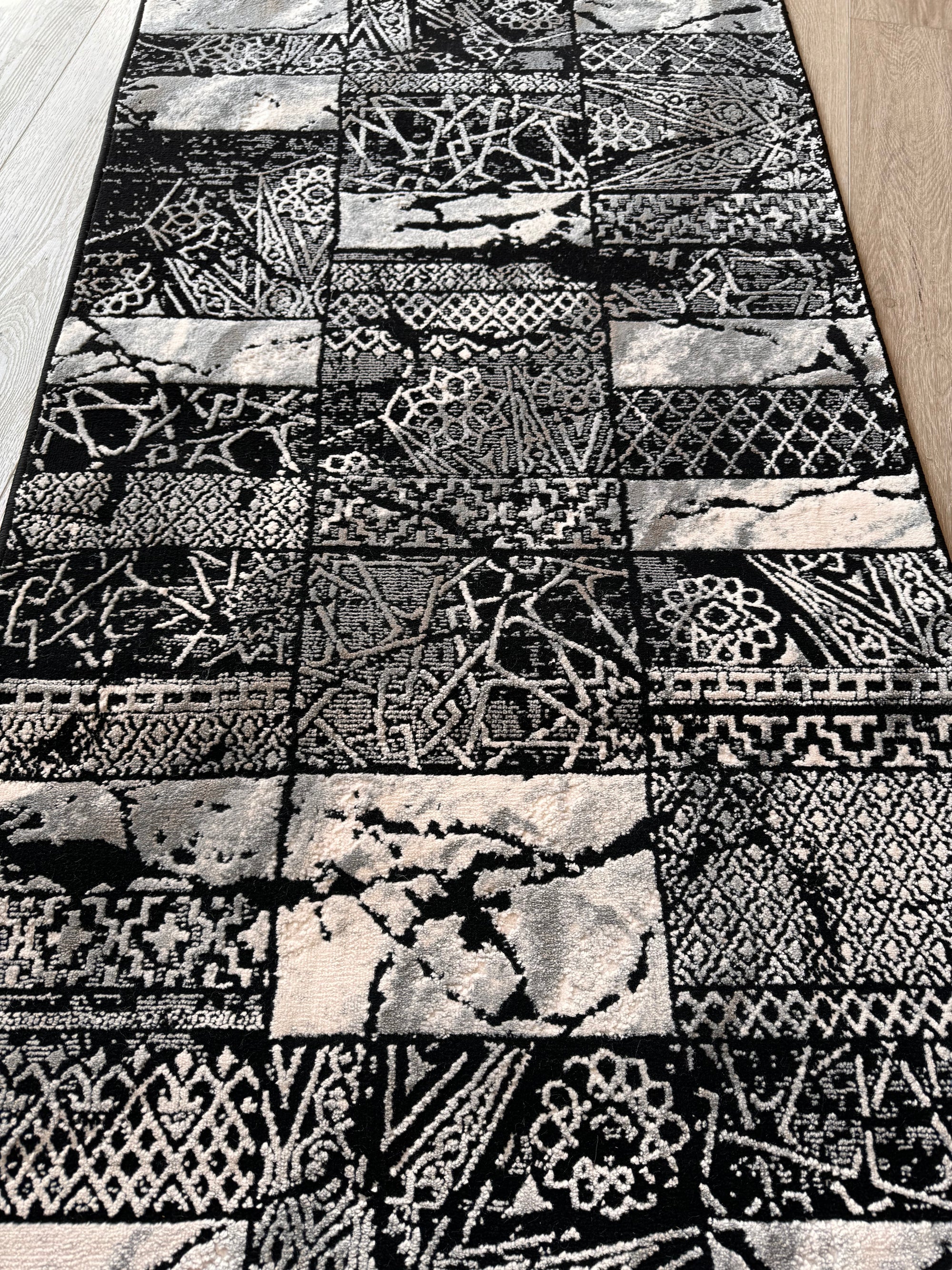 697 black Deluxe patchworks runner 80 cm Wide