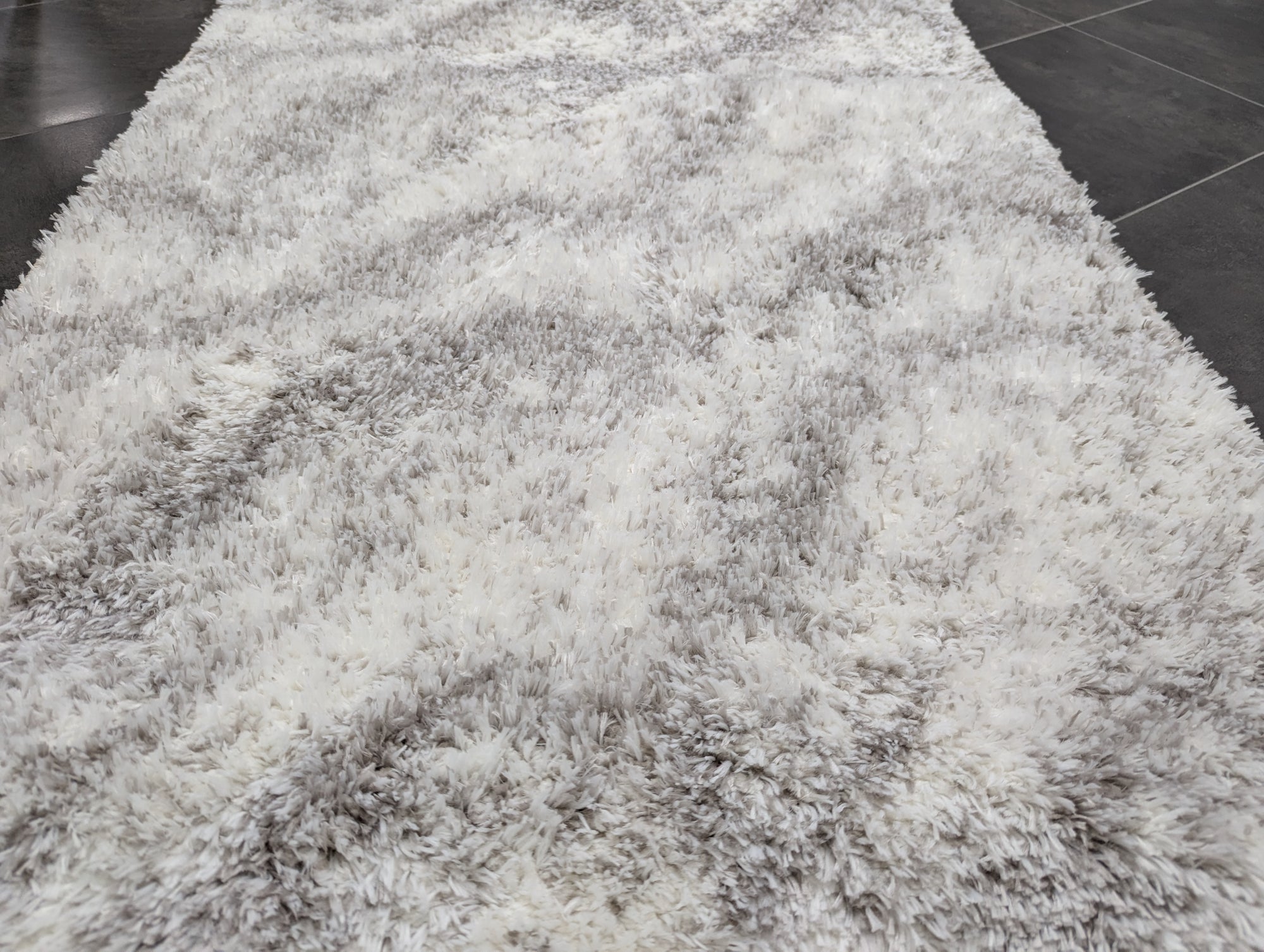 cream faded Jasmine shaggy 80 cm wide runner