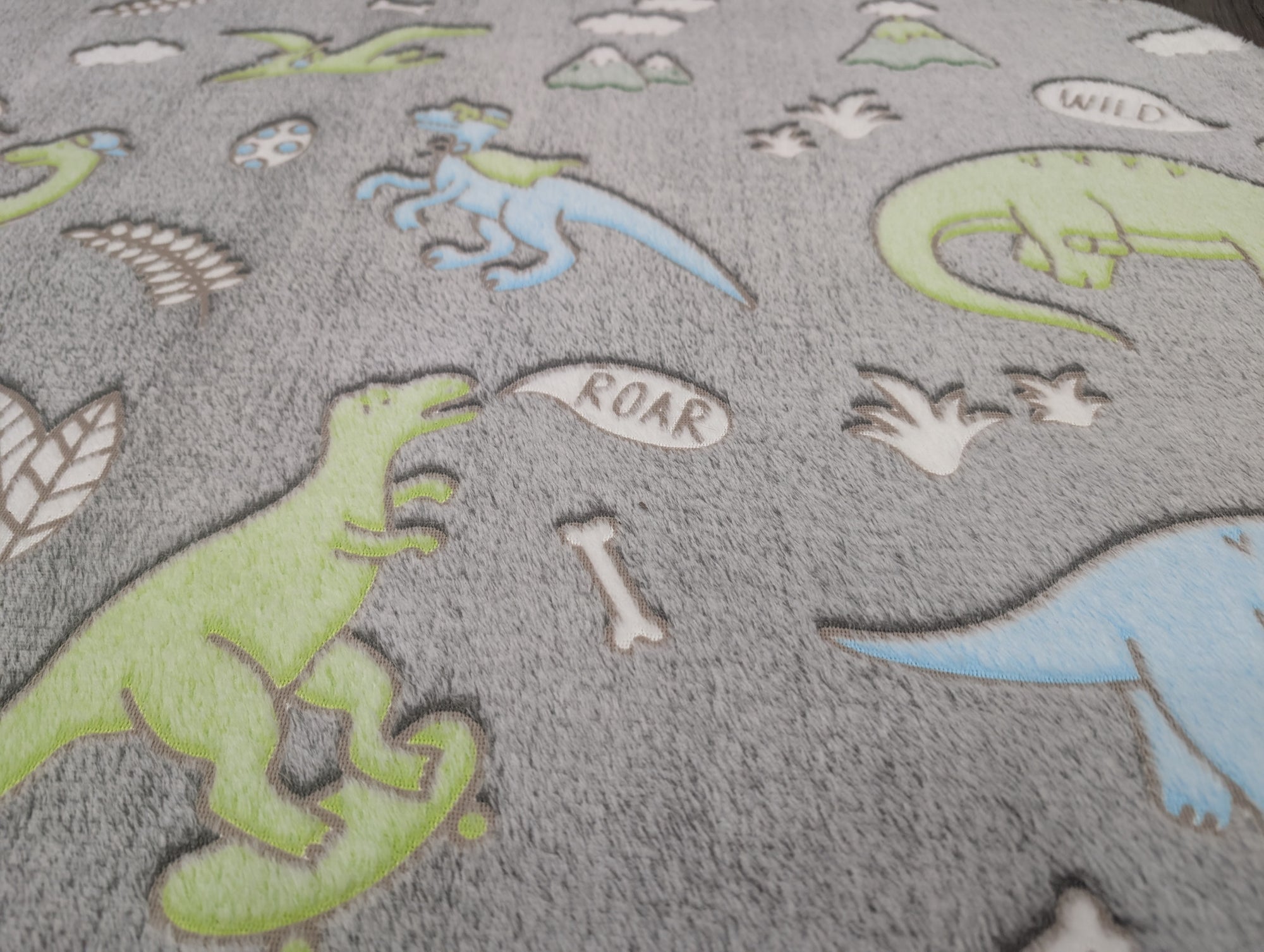 Dinosaurs circle Glow in the dark kids rug