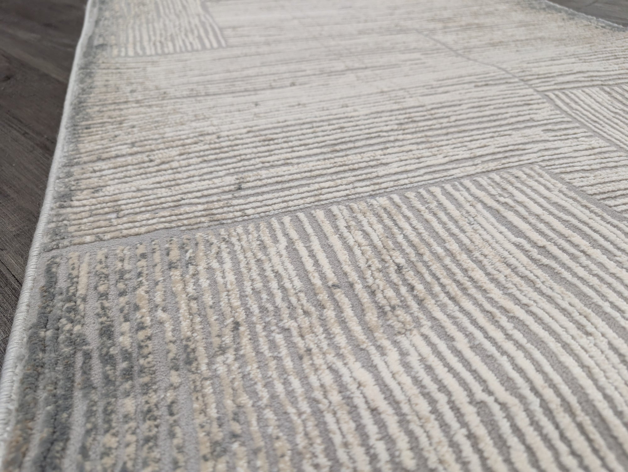 633 grey beige Deluxe runner 80 cm Wide
