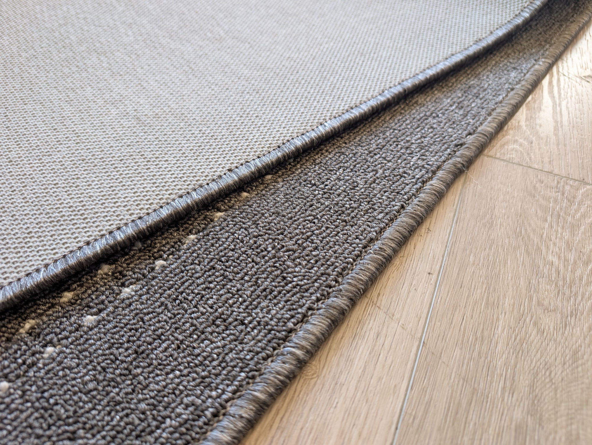 Dotted design grey Nikotex 67 cm Wide