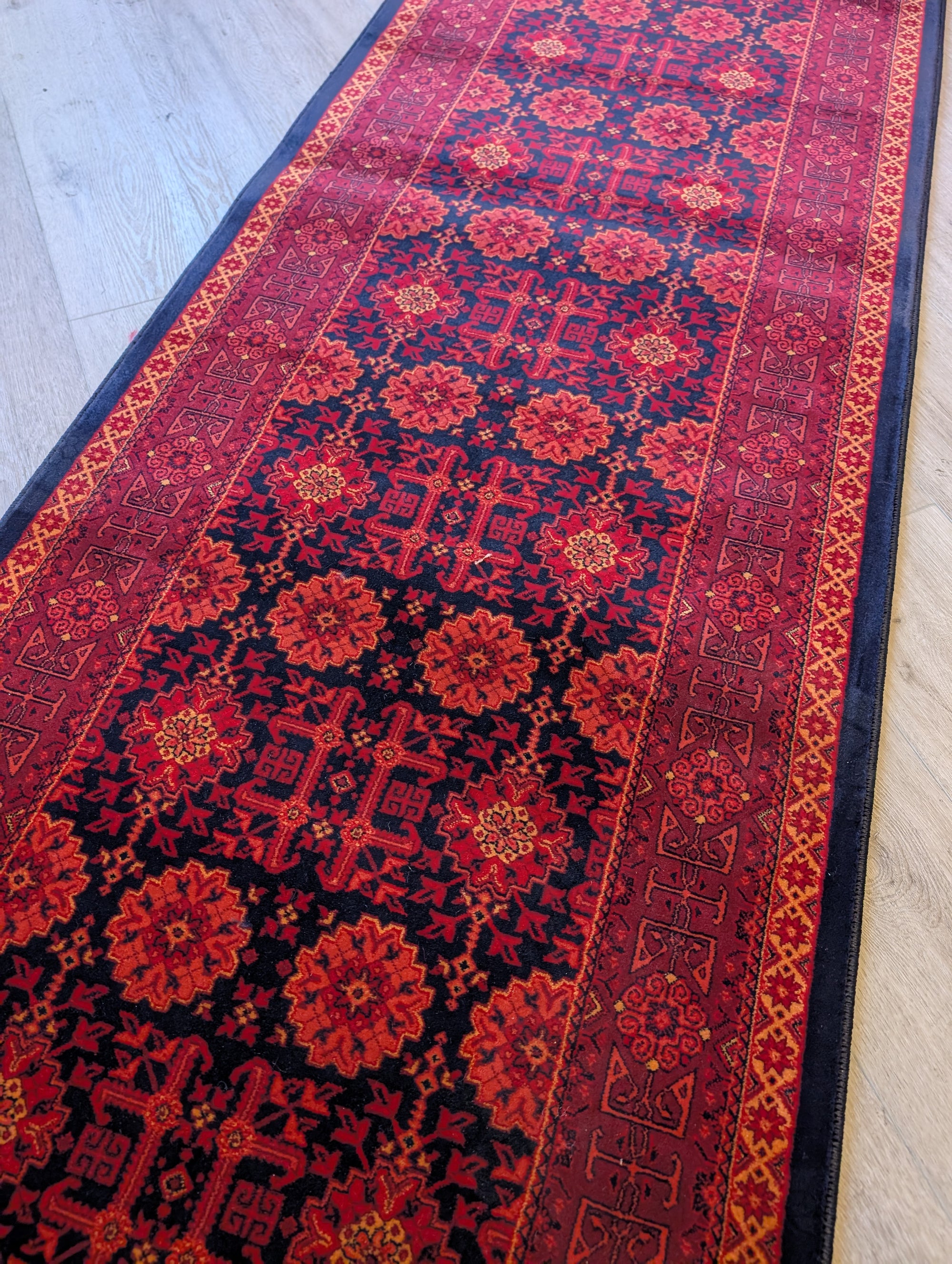 Hive 05 navy red oriental 80cm Wide