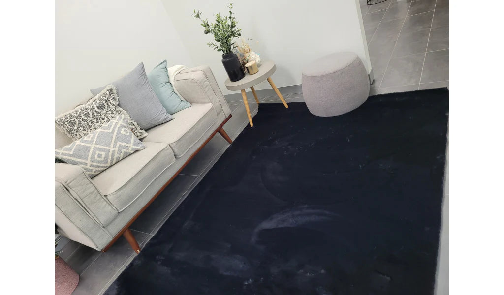 Super soft faux Fur black rug