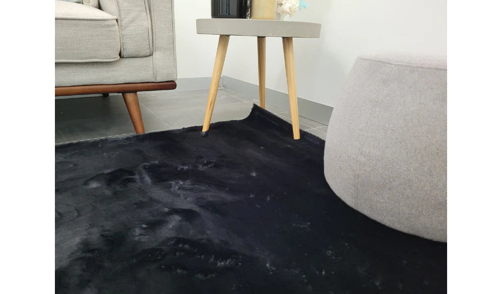 Super soft faux Fur black rug