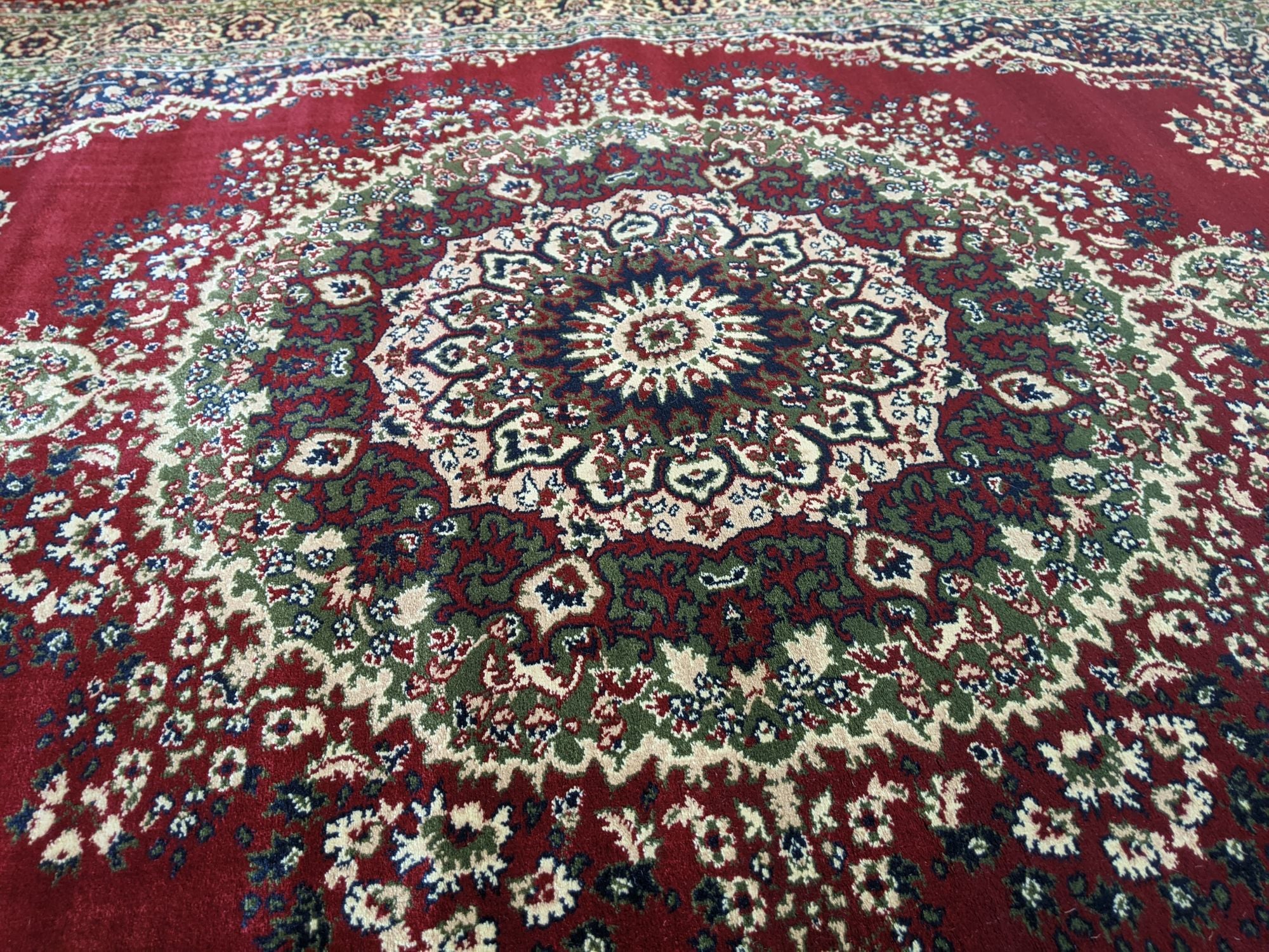 Benevolence Ladik Bordo Red rug