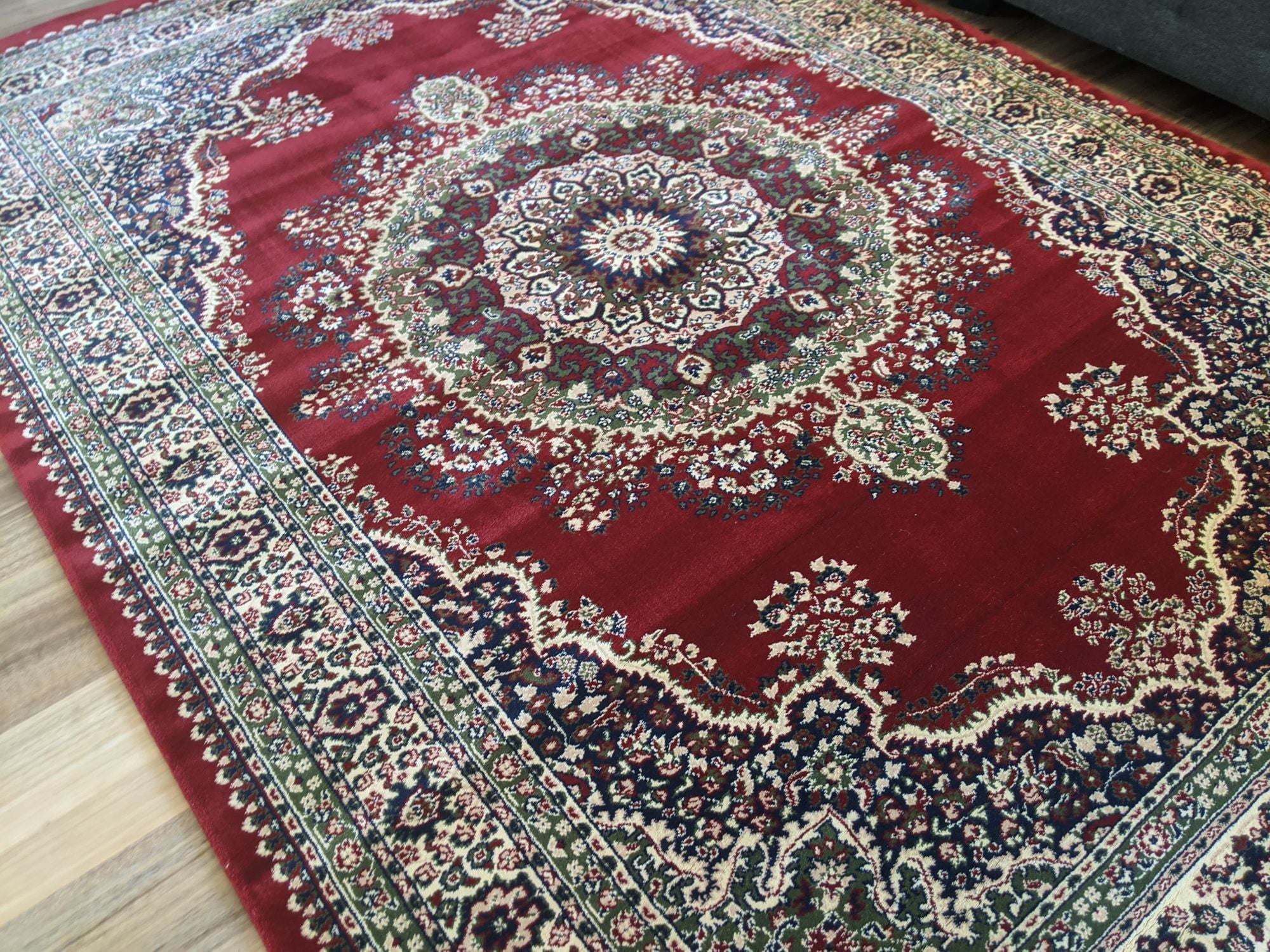 Benevolence Ladik Bordo Red rug