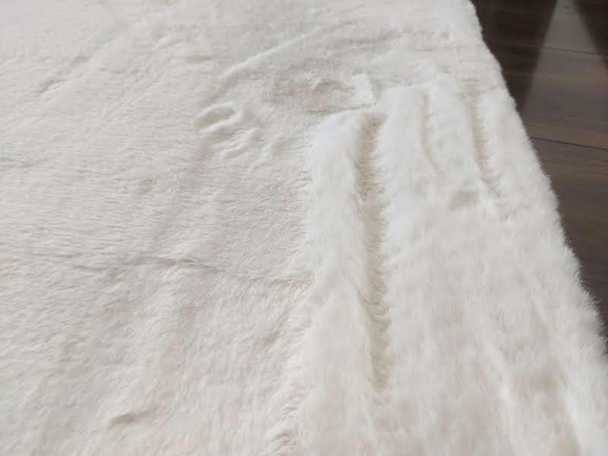 Super soft faux Fur White rug