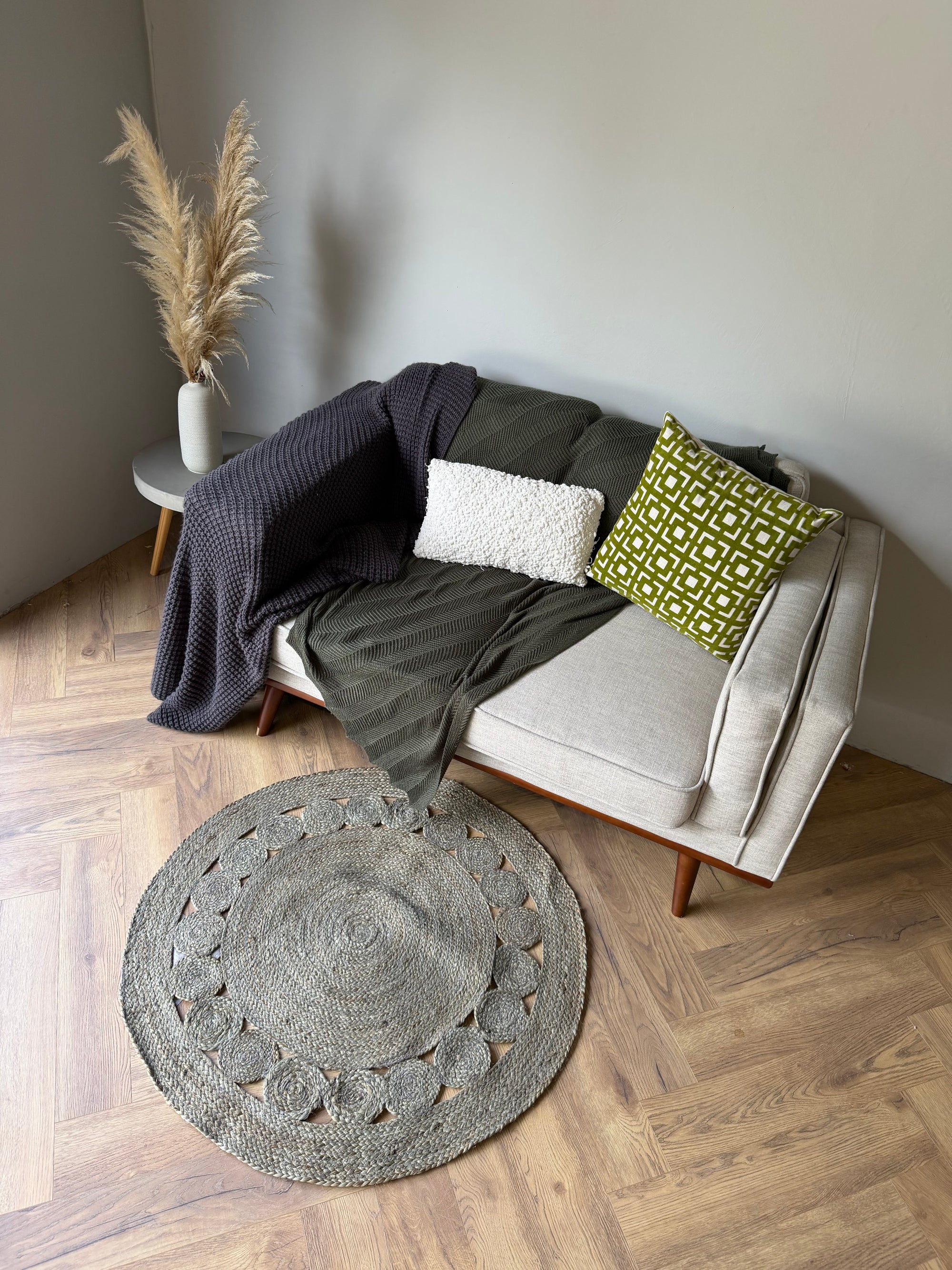 Olive Haven Handwoven Round Rug – Natural Jute (100cm)