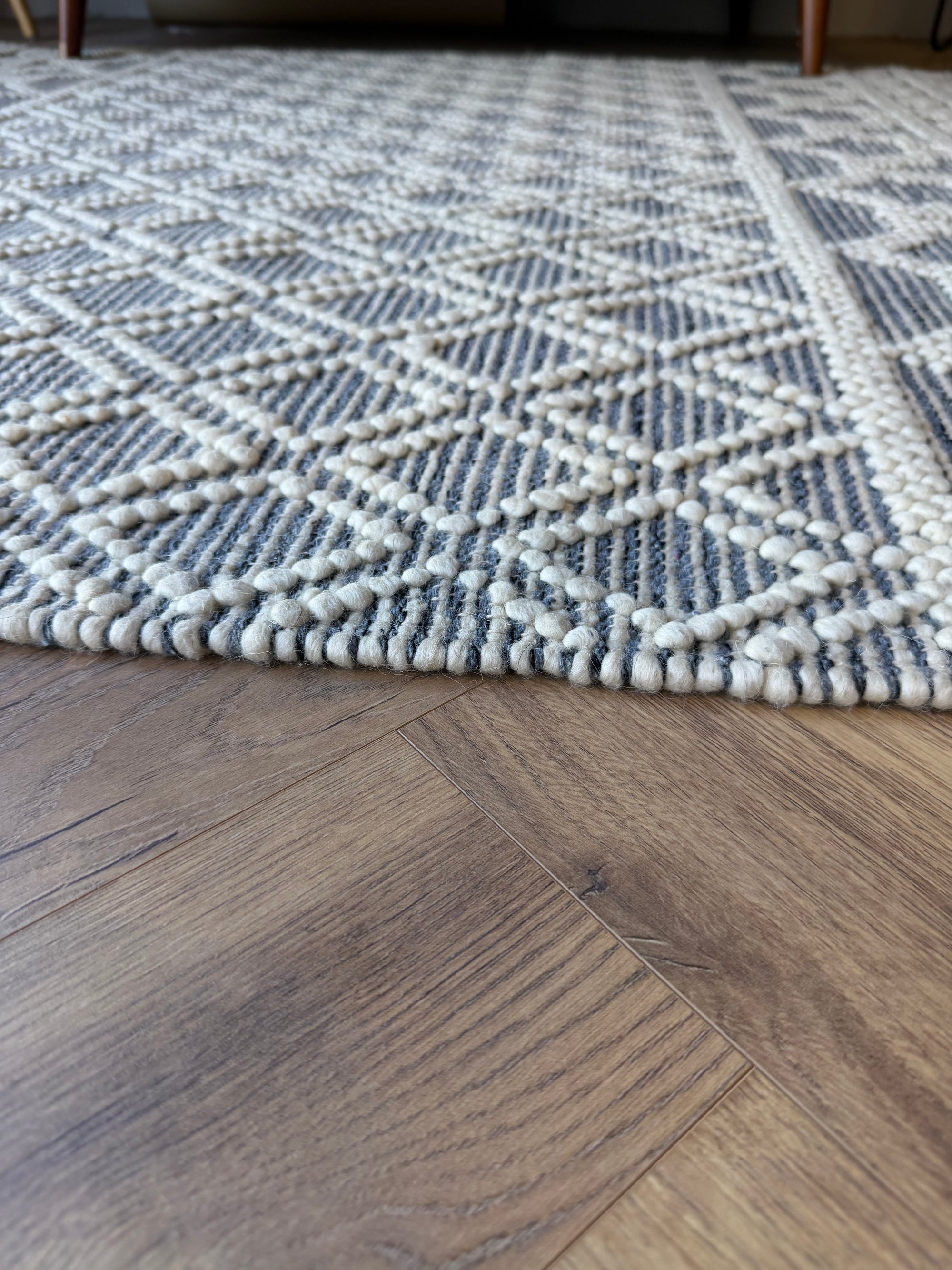 Perla Handwoven Wool Blend Rug - Beige - 160 x 230