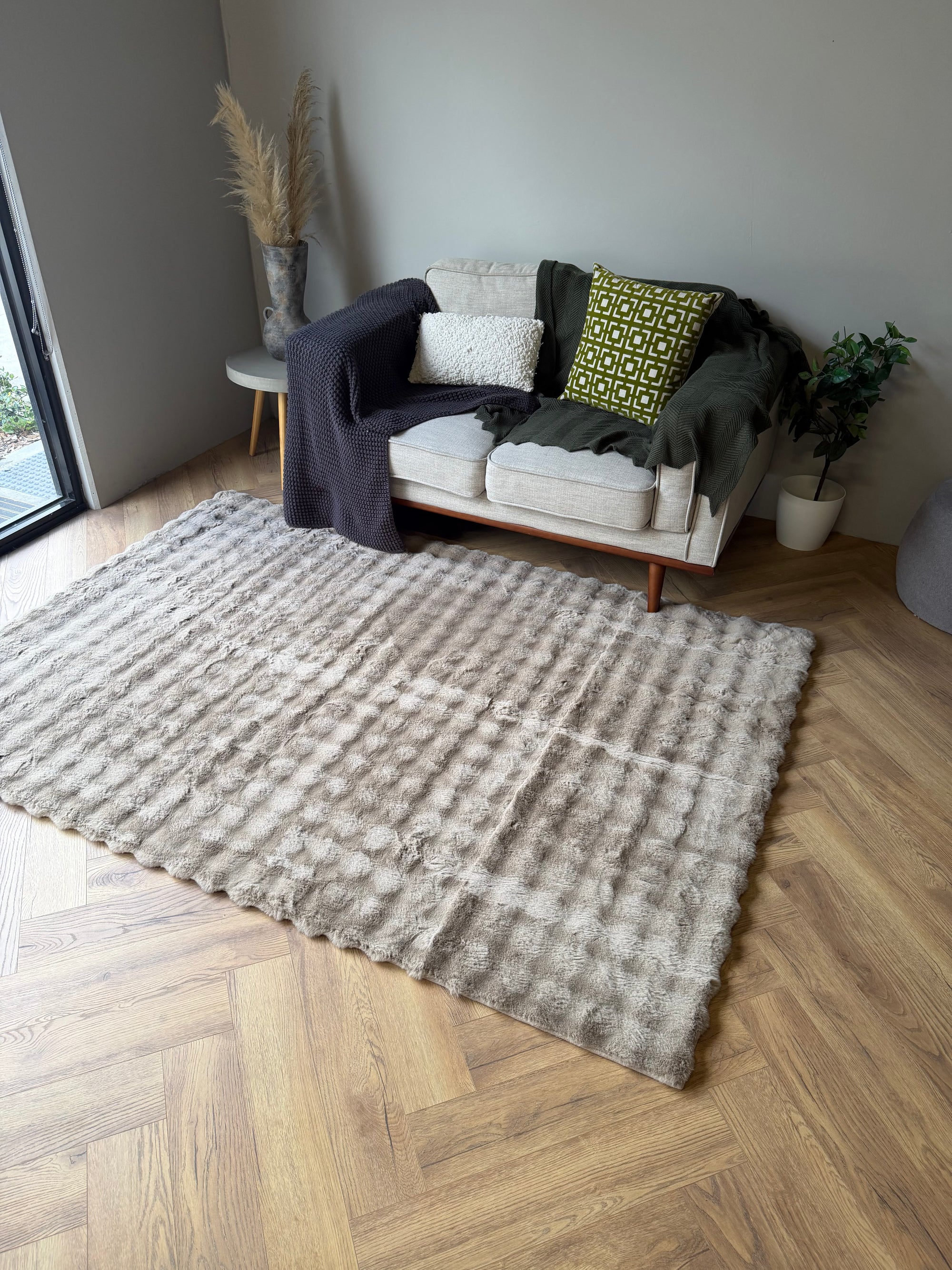 Faux Fur Pebble Beige Shaggy Rug