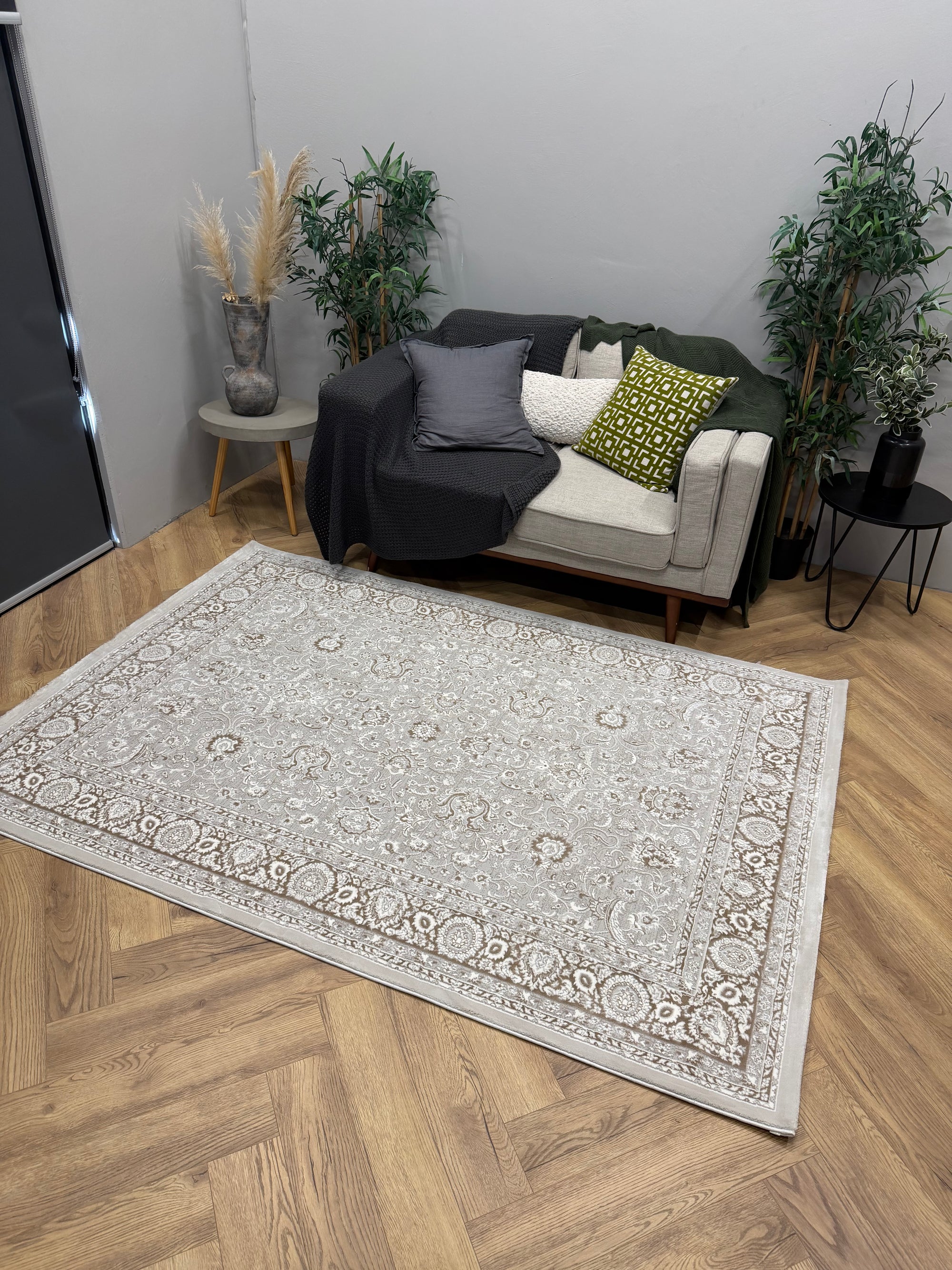 Betty Heritage Cream beige Rug