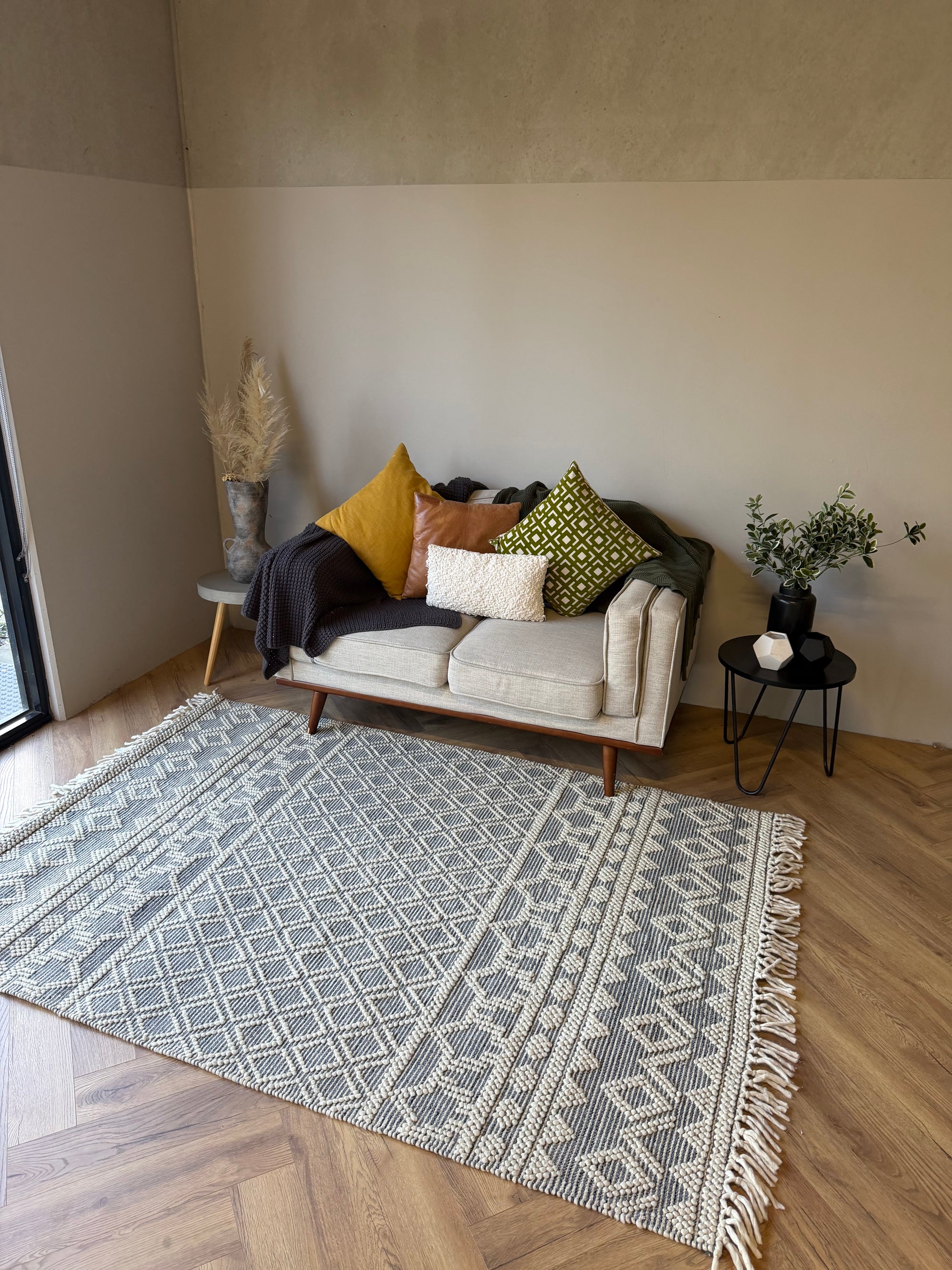 Perla Handwoven Wool Blend Rug - Beige - 160 x 230
