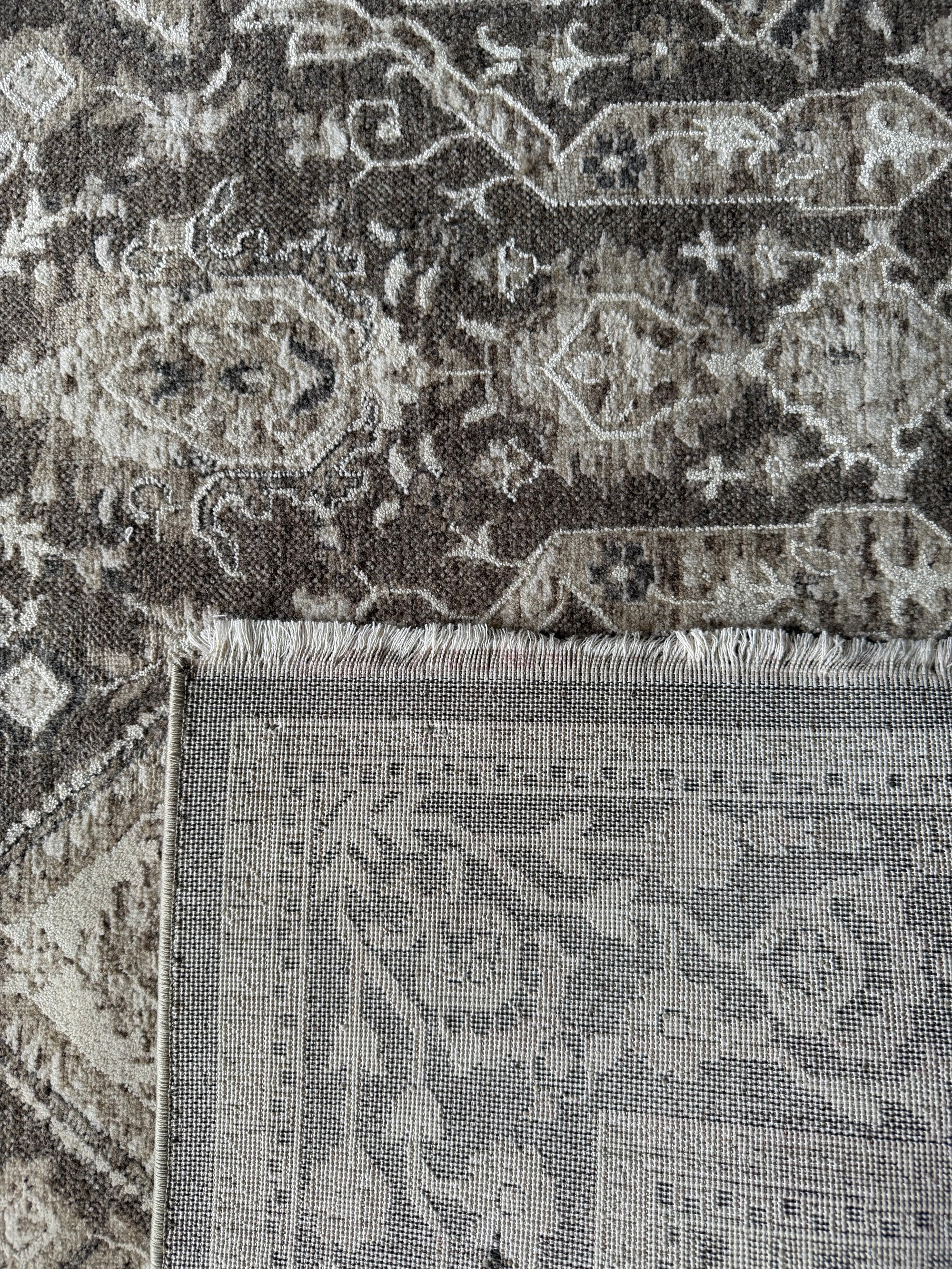 Sienna Taupe Traditional Rug 160x230