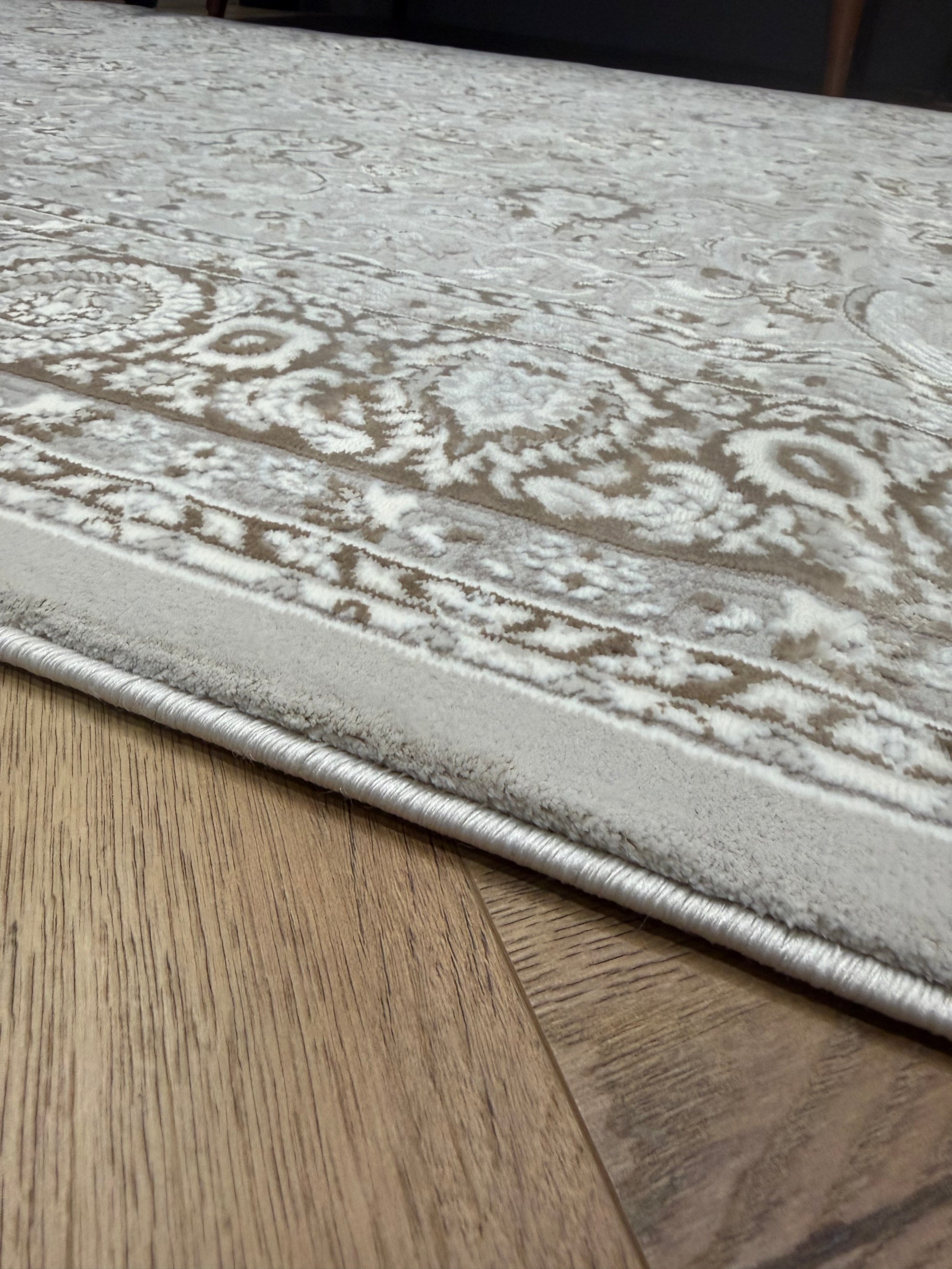 Betty Heritage Cream beige Rug