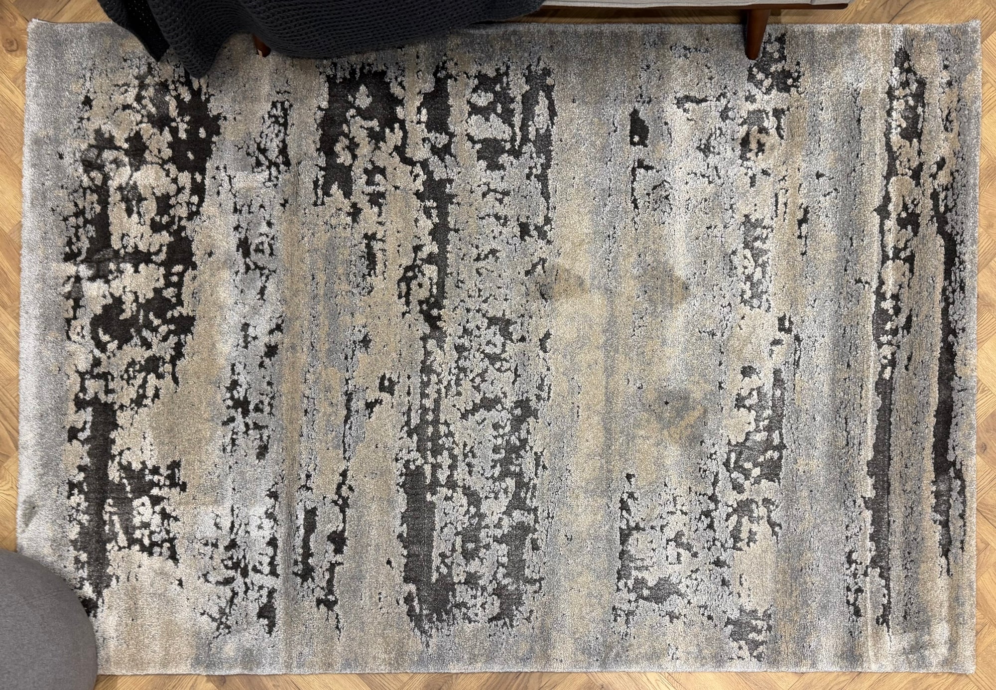 Crete Urban Fade Grey blue spotted modern Rug