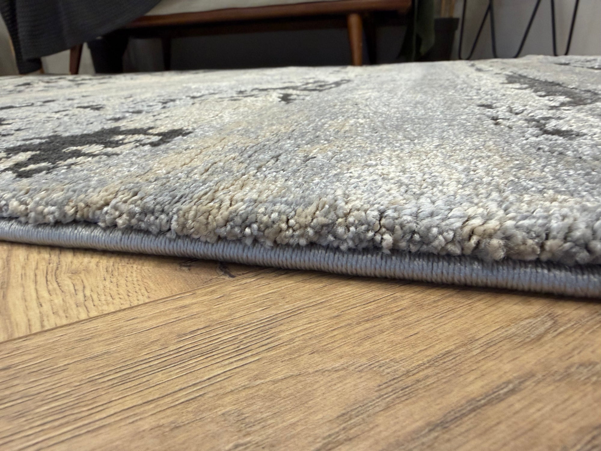 Crete Urban Fade Grey blue spotted modern Rug