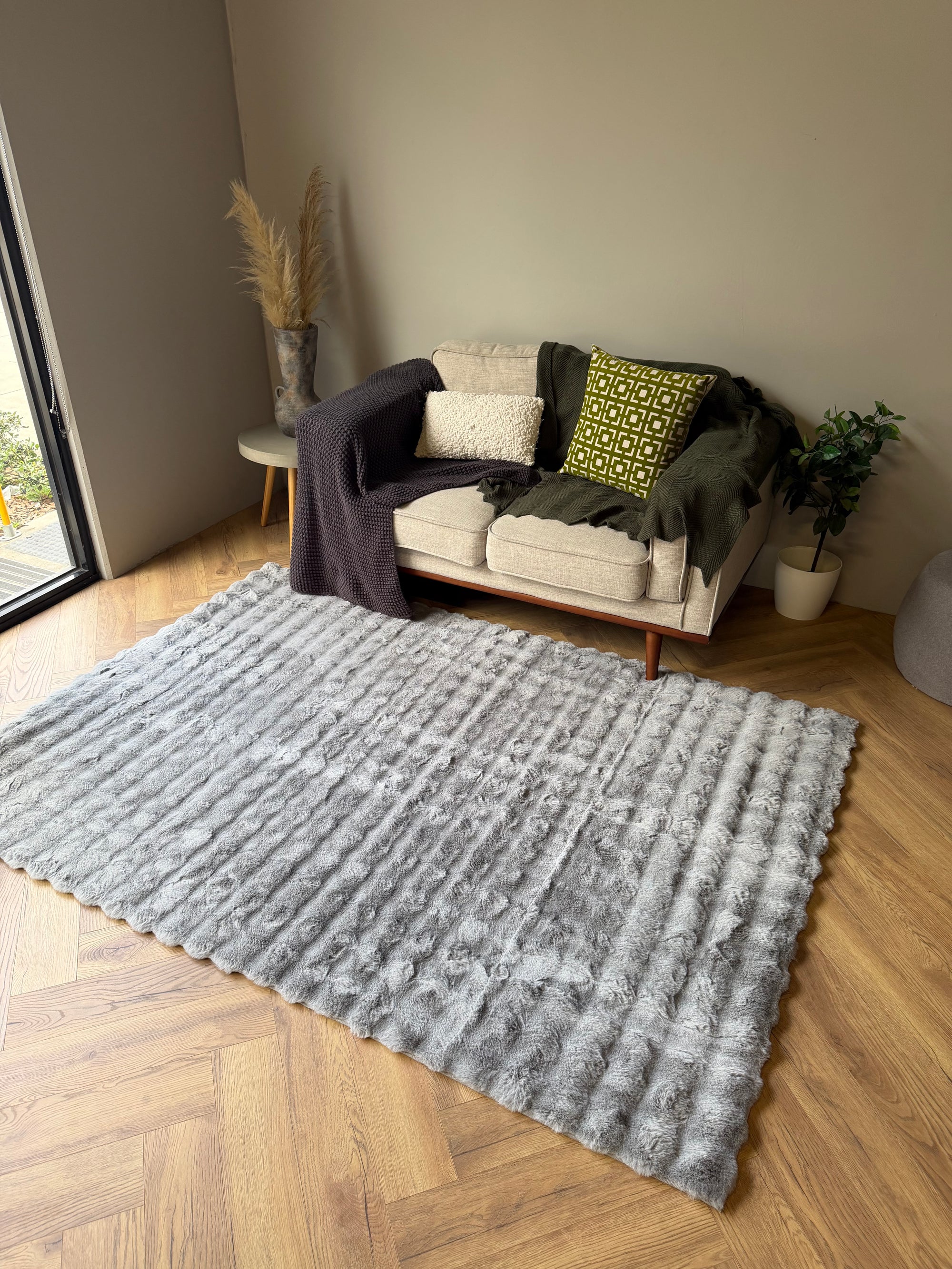 Faux Fur Pebble Silver Shaggy Rug