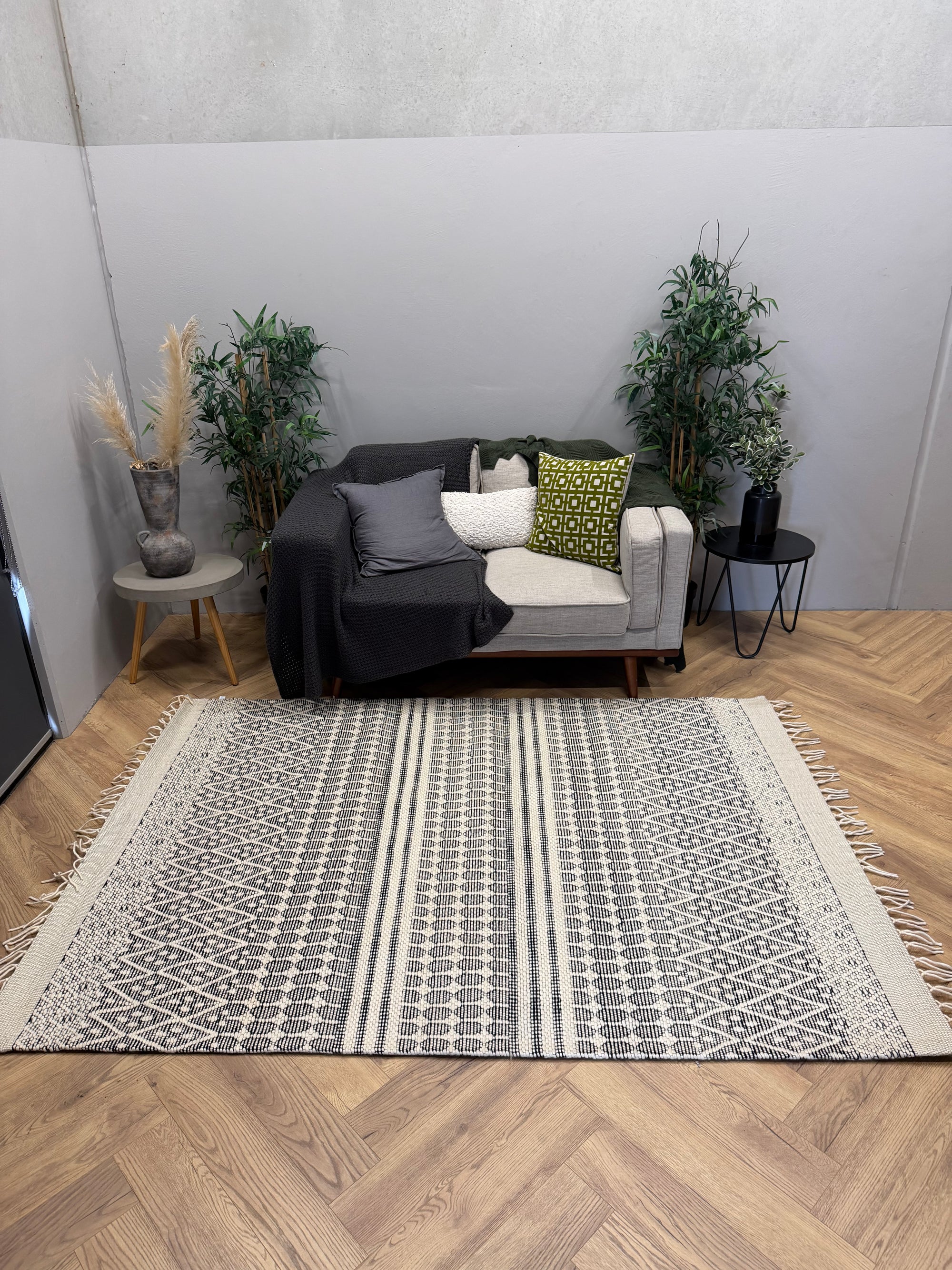 Jolaztec Kailua Black & White Wool Blend Rug
