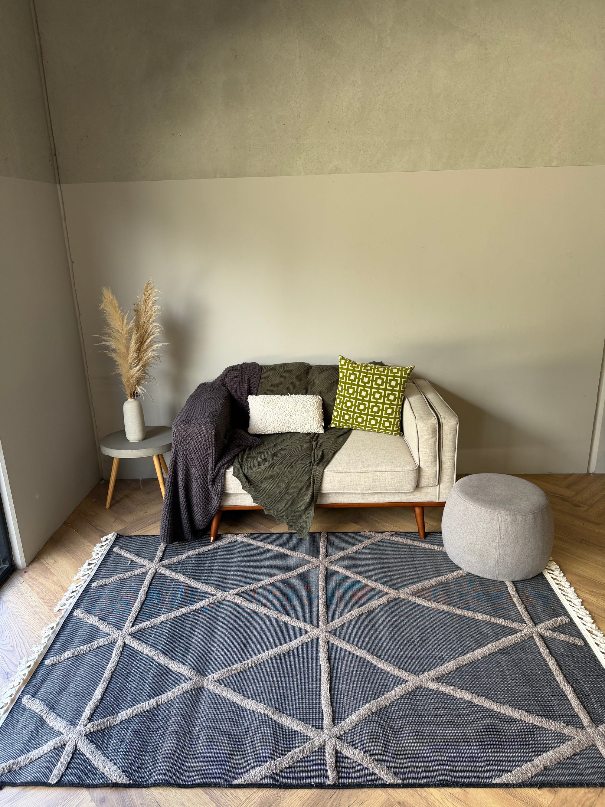 Urban Grid Textured Rug – Charcoal & Stone