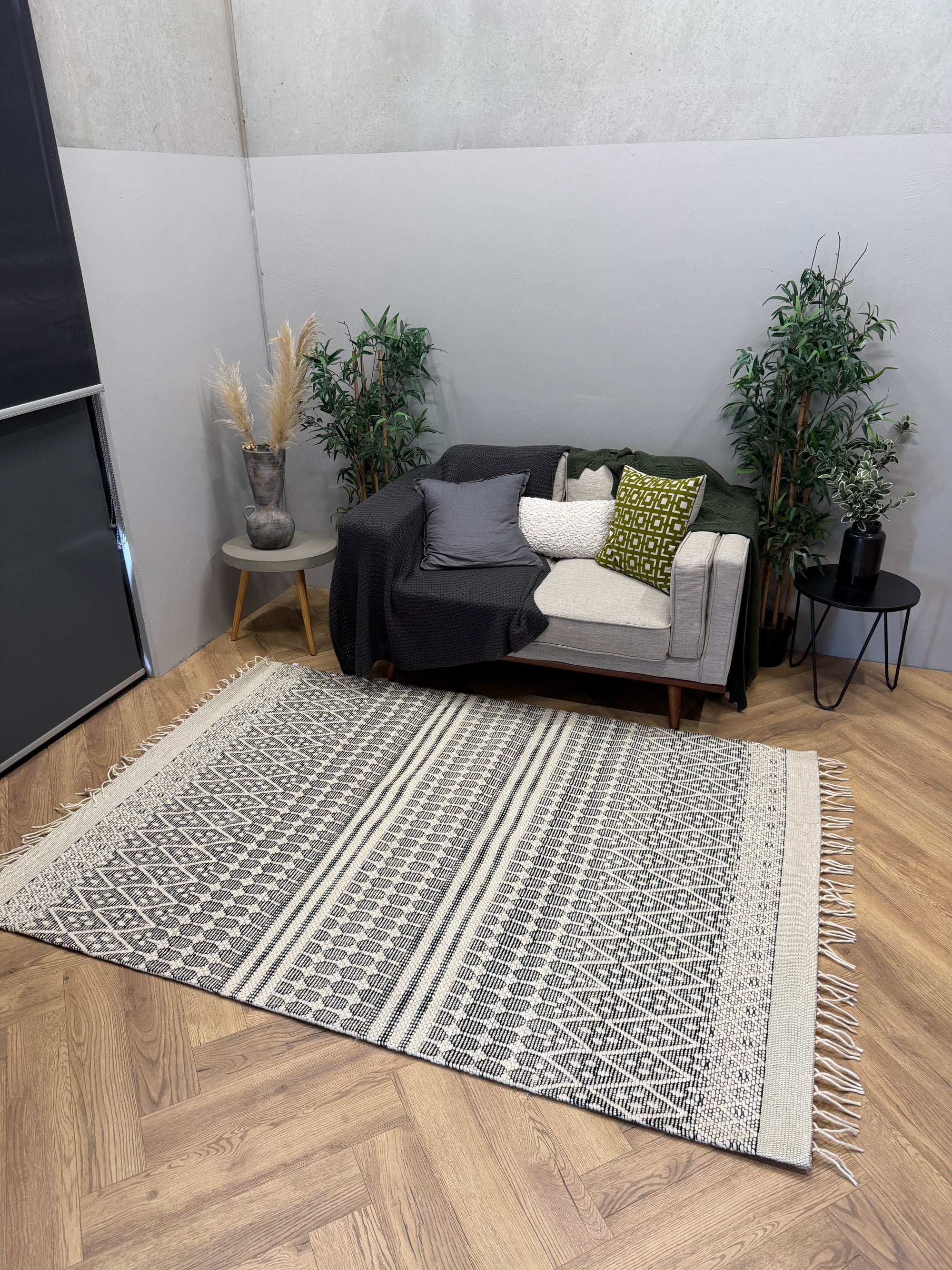 Jolaztec Kailua Black & White Wool Blend Rug