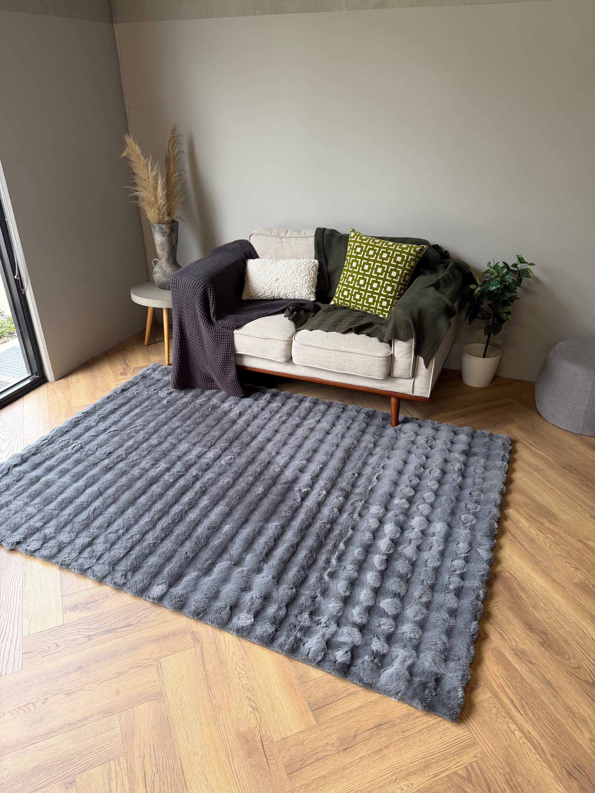 Faux Fur Pebble Charcoal Shaggy Rug