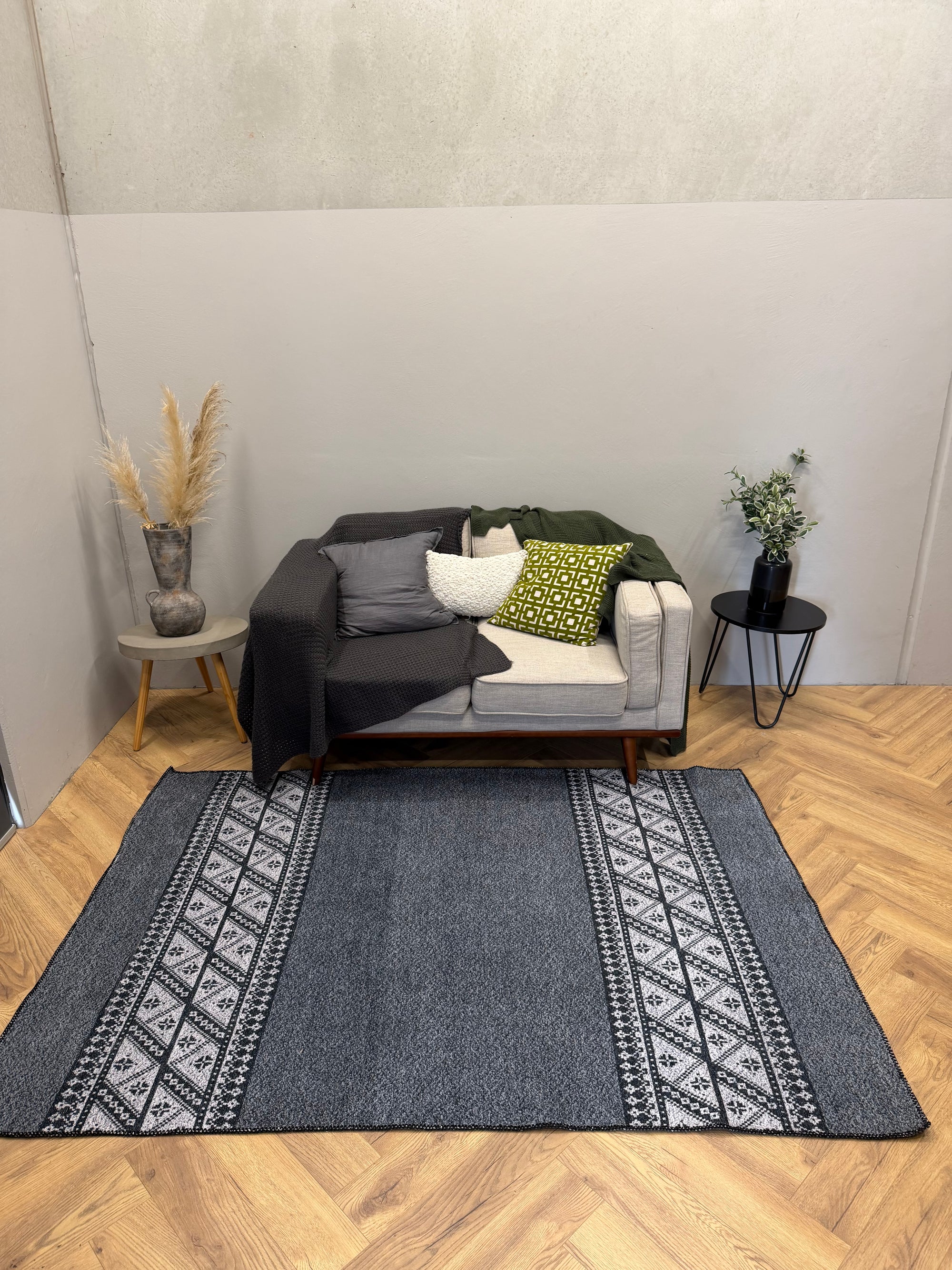 Cozy Machine Washable Charcoal Tribal Border Rug 160×230cm