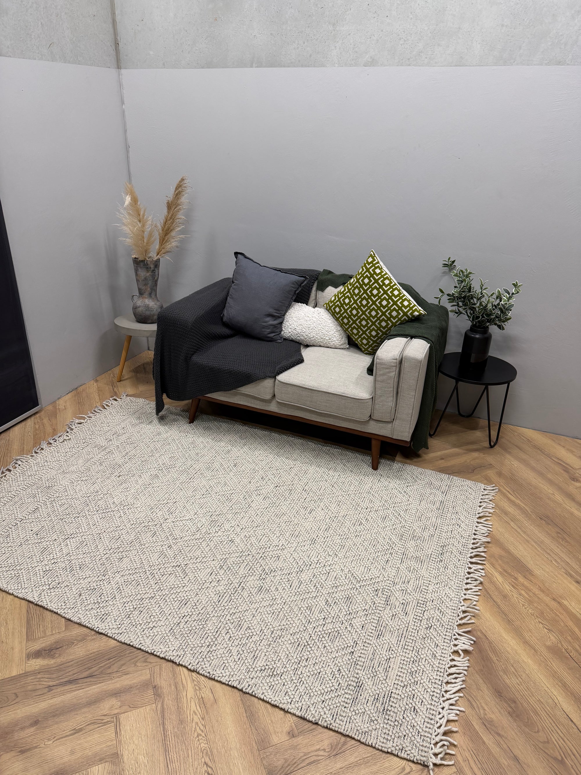 Alora Ivory Wool Blend 160 x 230 Knotted Rug