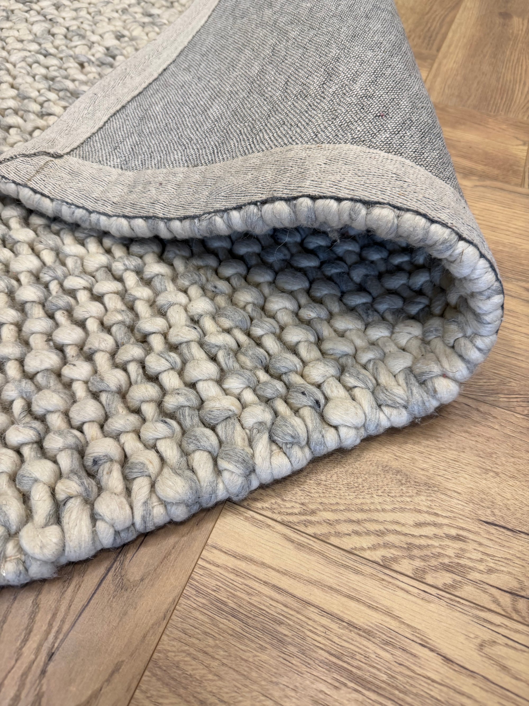 Arlo Pebble heavy knotted Wool Rug