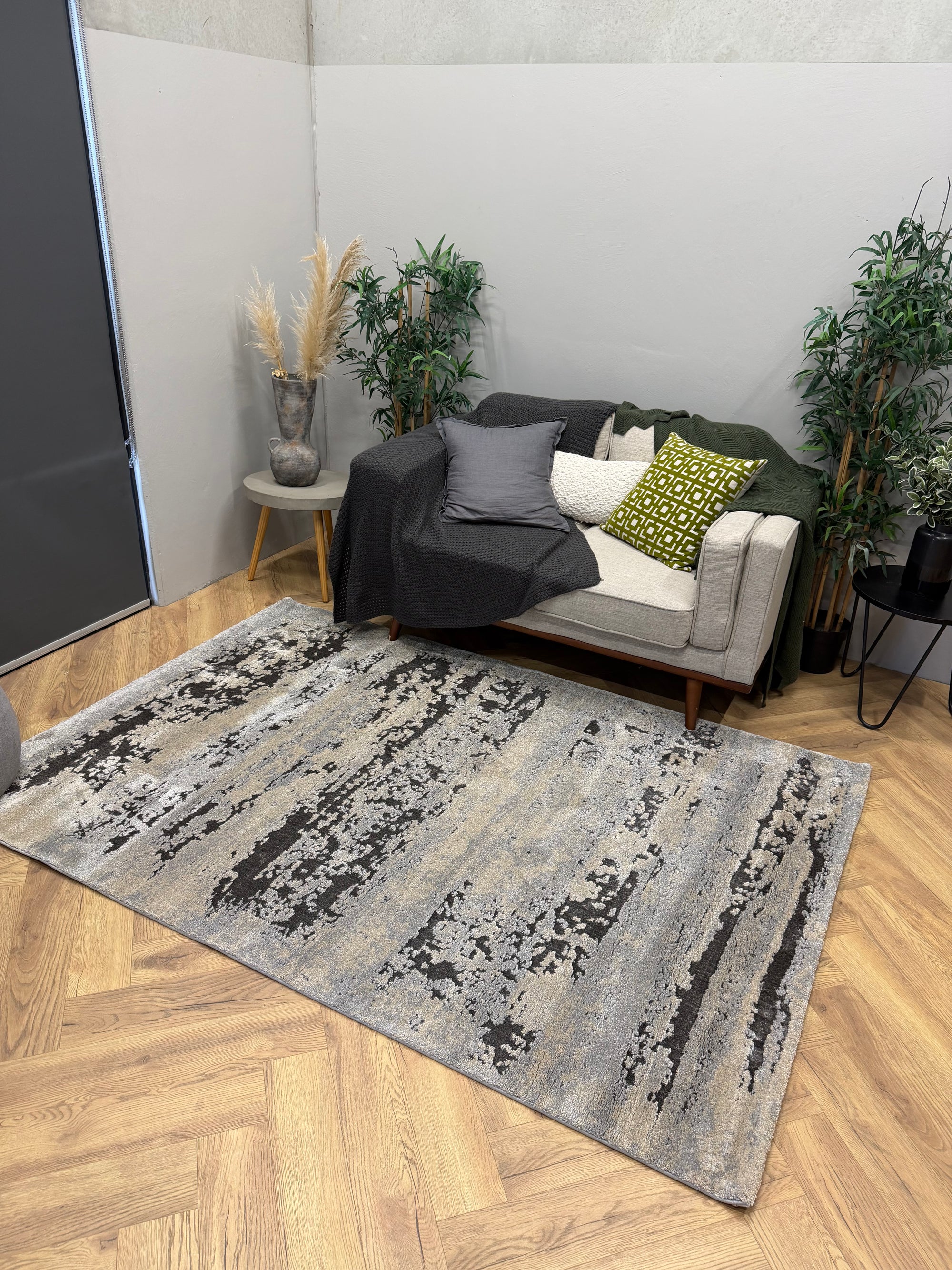 Crete Urban Fade Grey blue spotted modern Rug