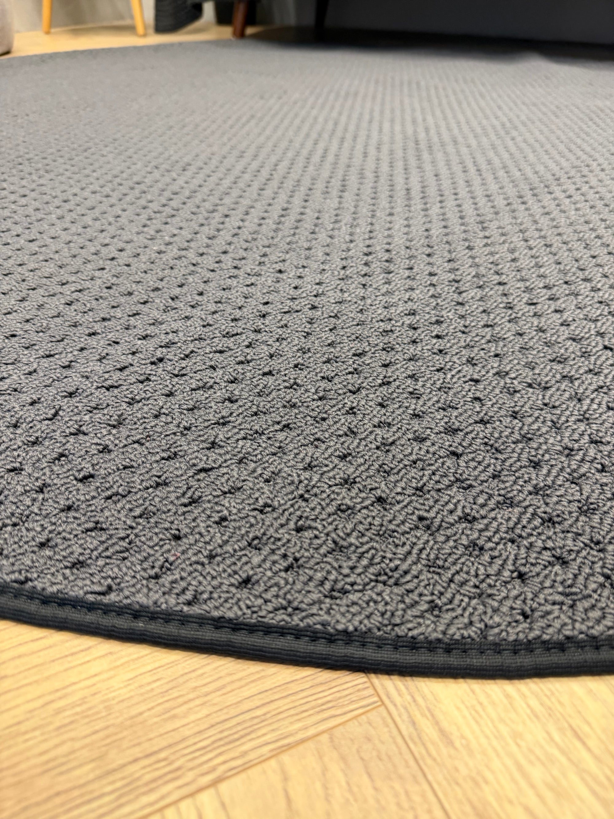 Pablo Charcoal Grey Washable Round Rug – 200cm