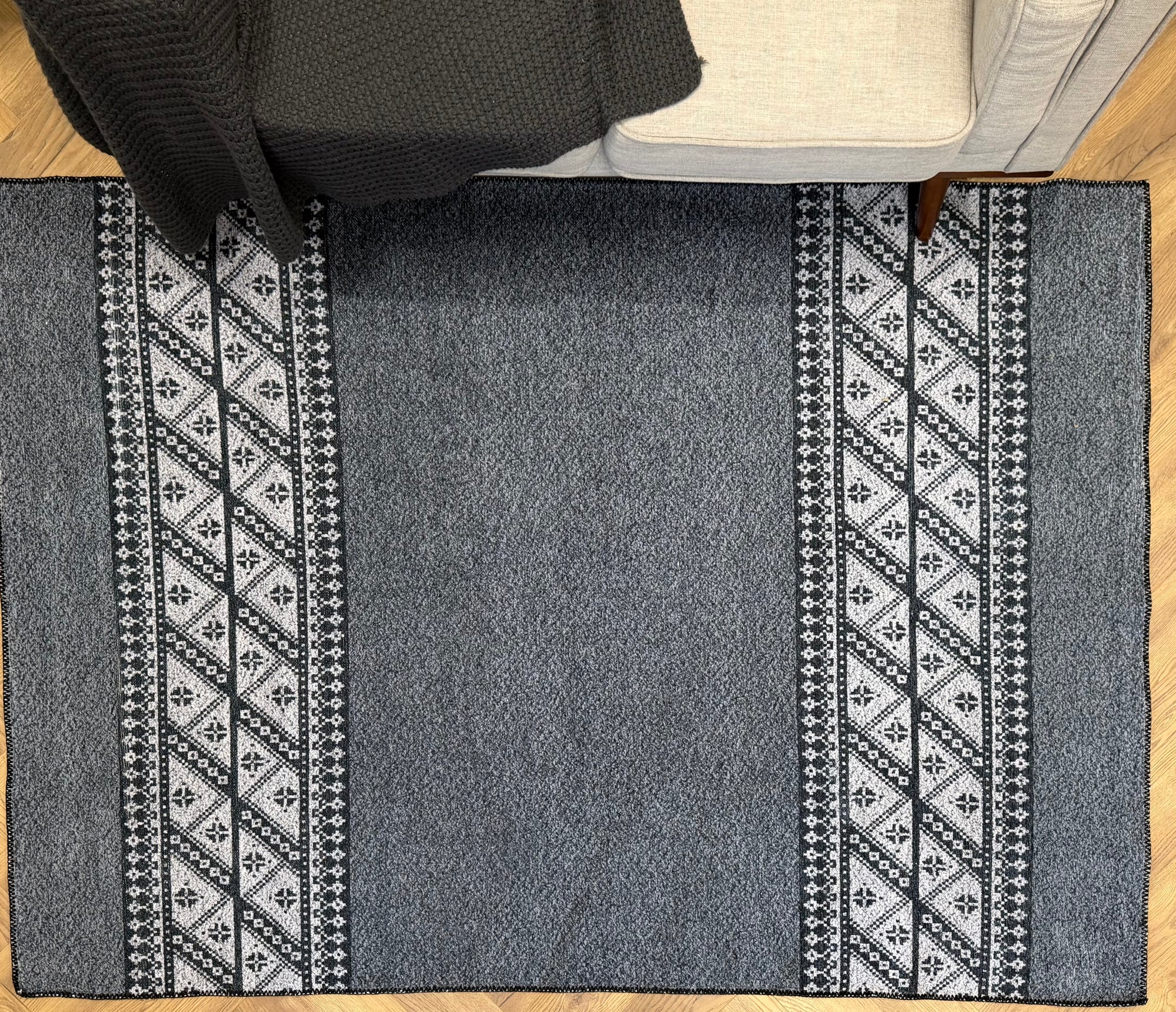 Cozy Machine Washable Charcoal Tribal Border Rug 160×230cm