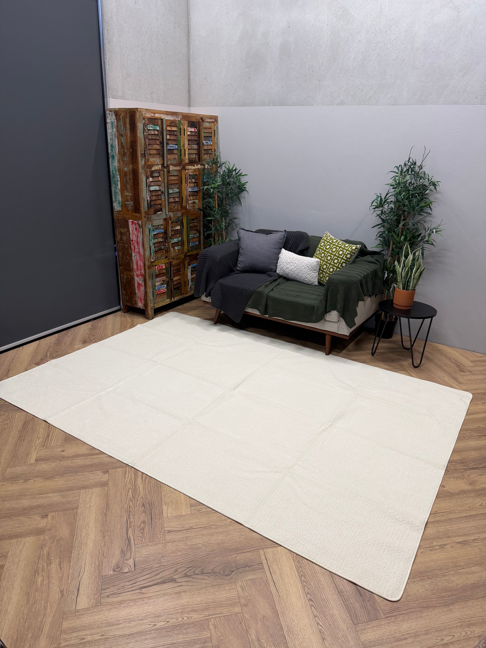 Vela Ivory Textured Modern Rug