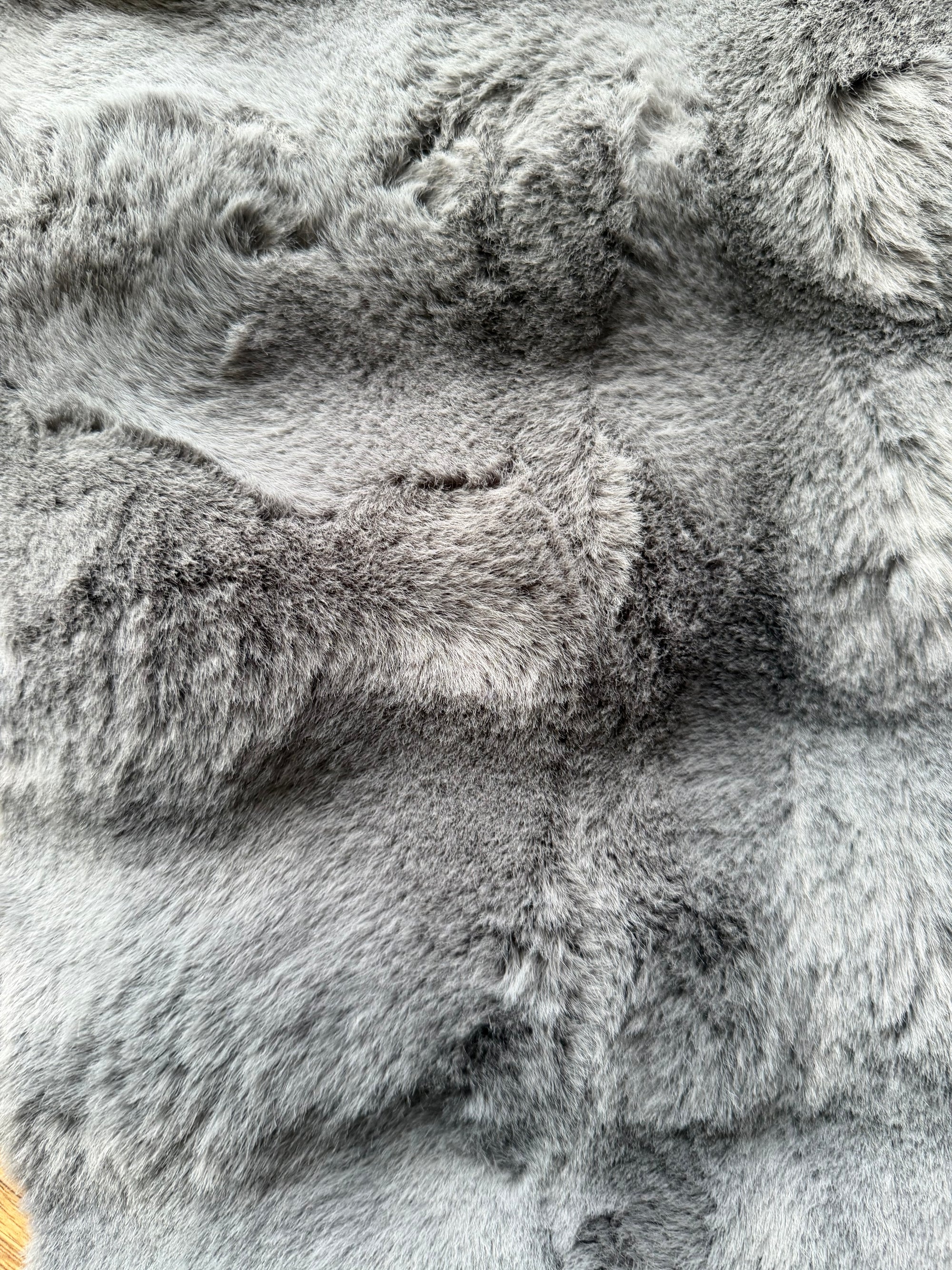 Faux Fur Pebble Charcoal Shaggy Rug