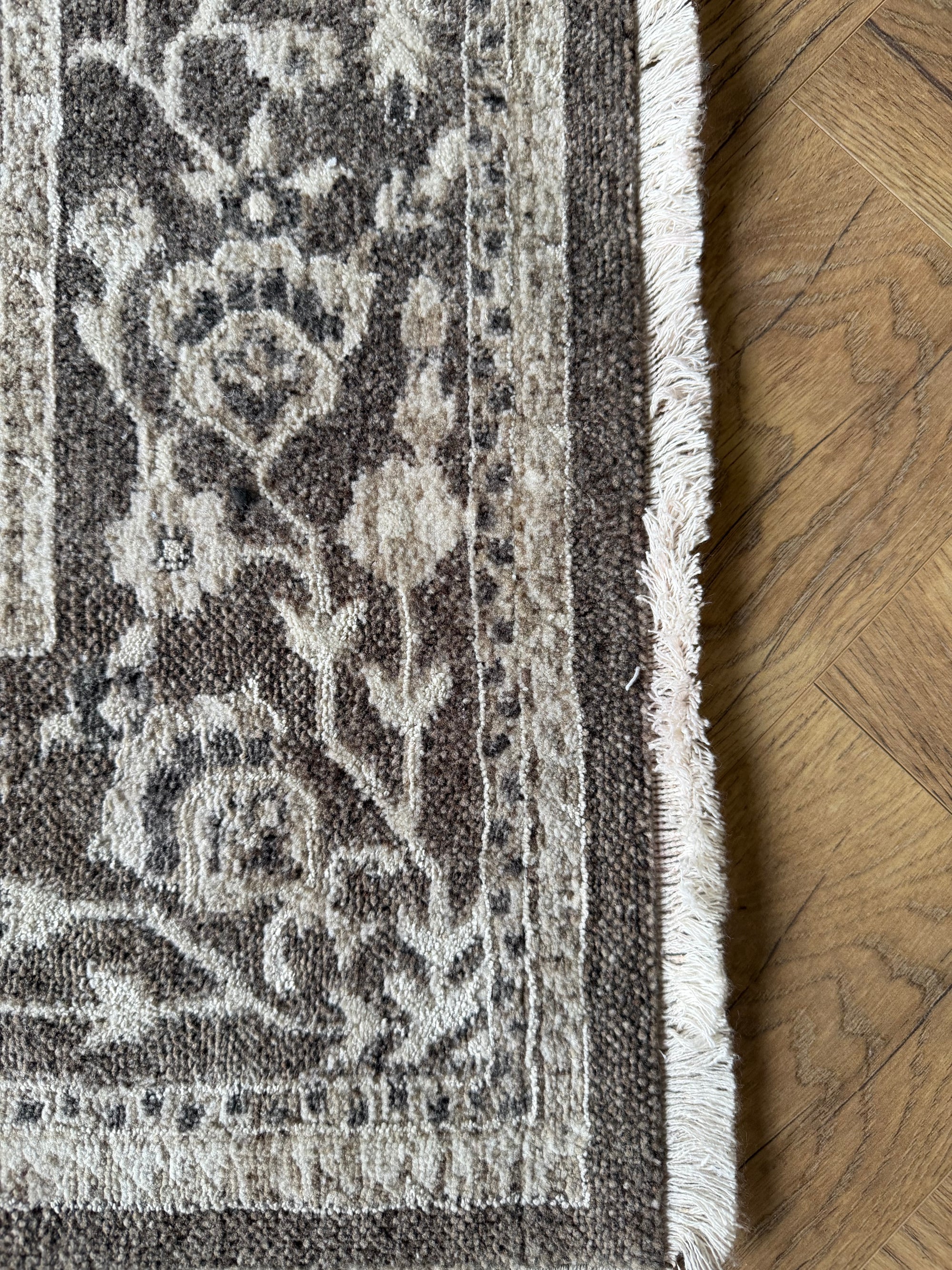Sienna Taupe Traditional Rug 160x230