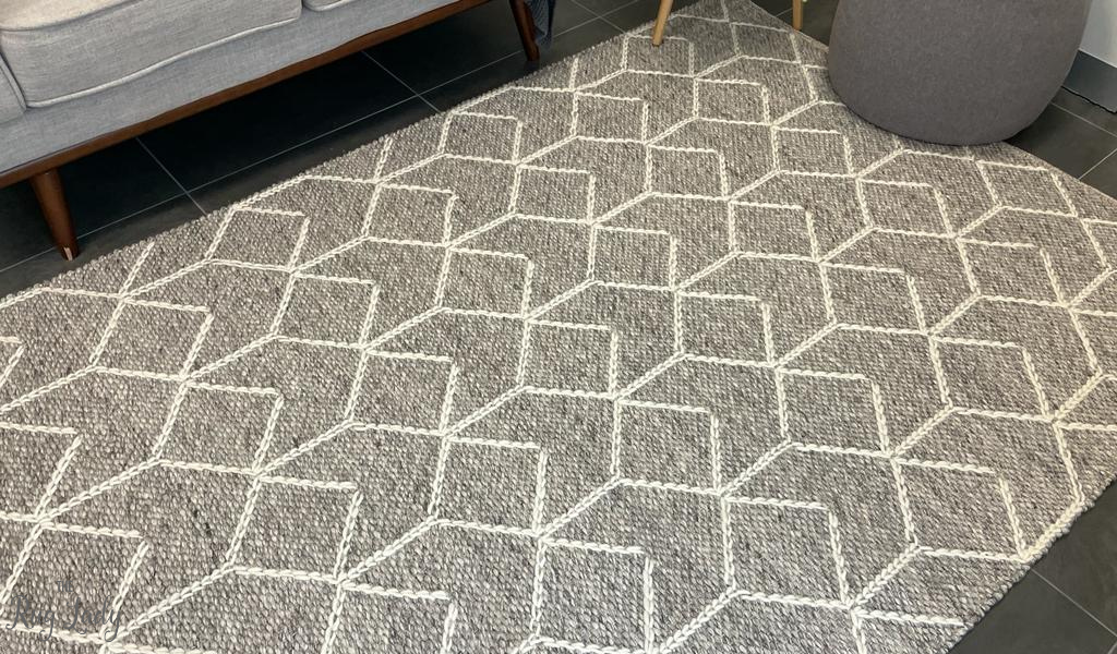 Essence Arabesque Beige Silver Wool Rug