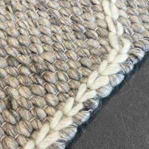 Essence Arabesque Beige Silver Wool Rug