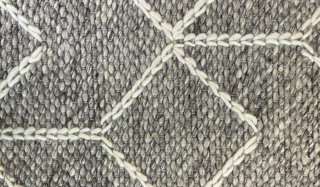 Essence Arabesque Beige Silver Wool Rug