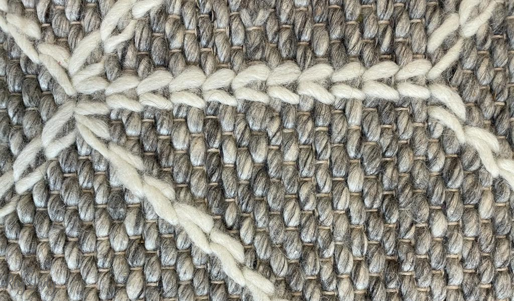 Essence Arabesque Beige Silver Wool Rug