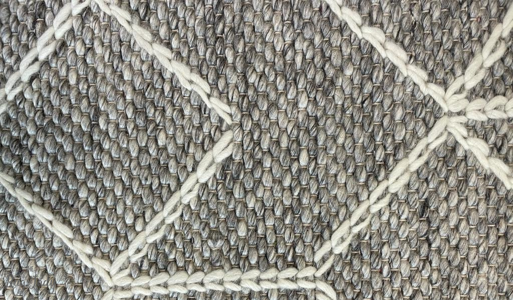 Essence Arabesque Beige Silver Wool Rug
