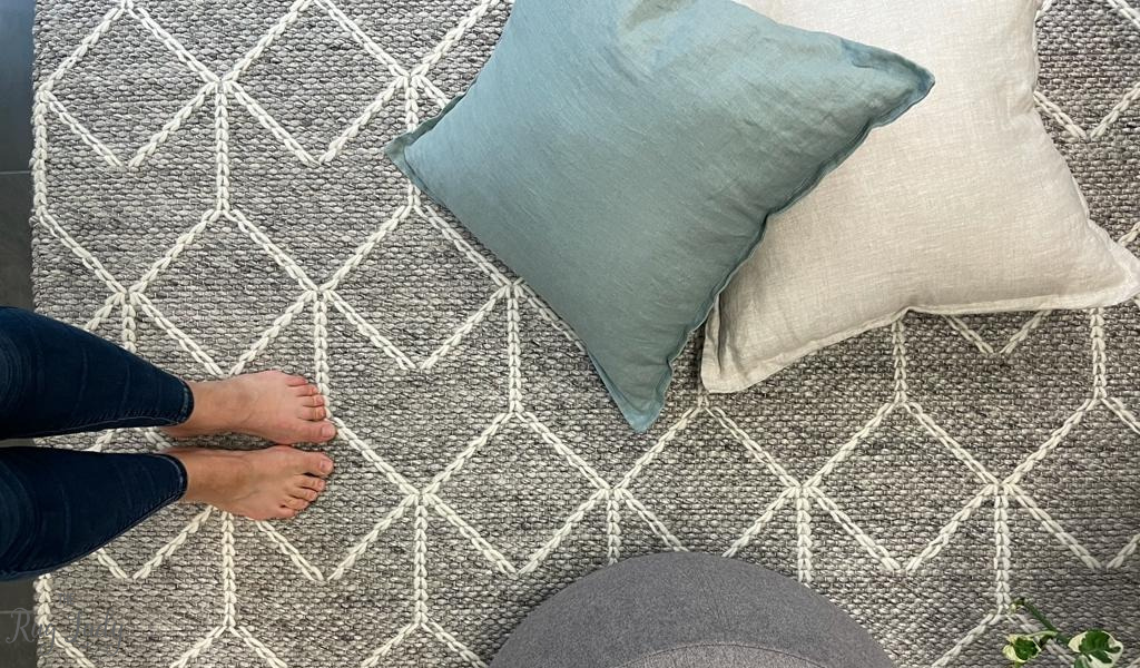 Essence Arabesque Beige Silver Wool Rug