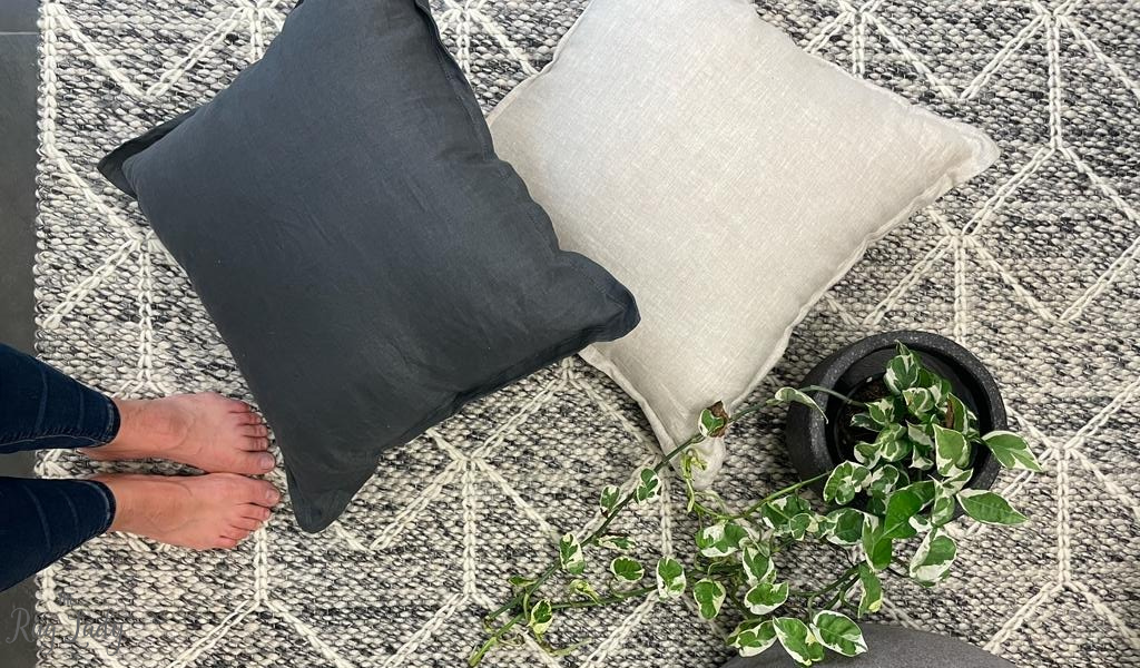 Essence Arabesque Grey Wool Rug