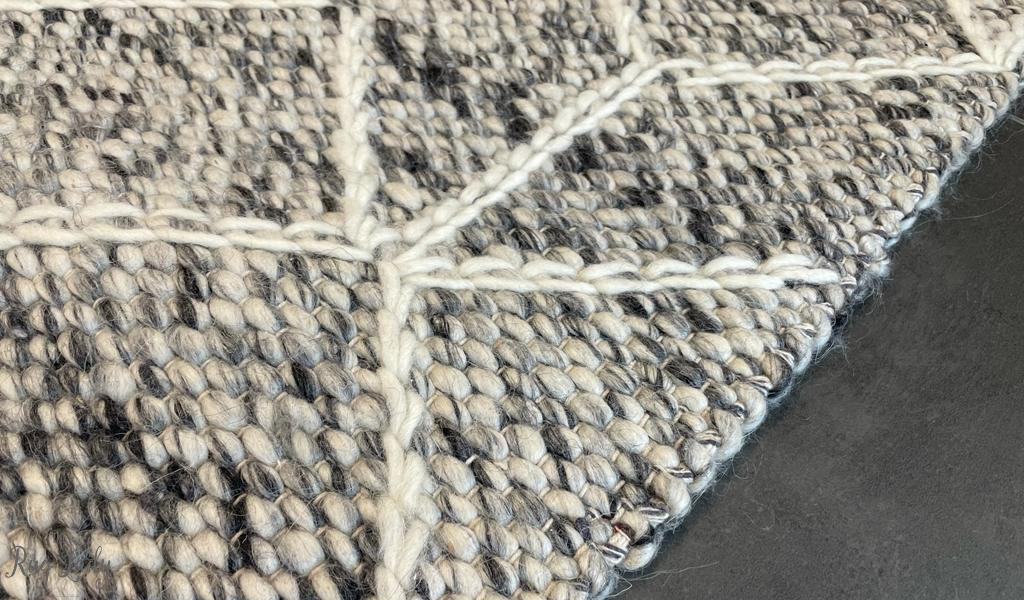 Essence Arabesque Grey Wool Rug