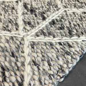 Essence Arabesque Grey Wool Rug